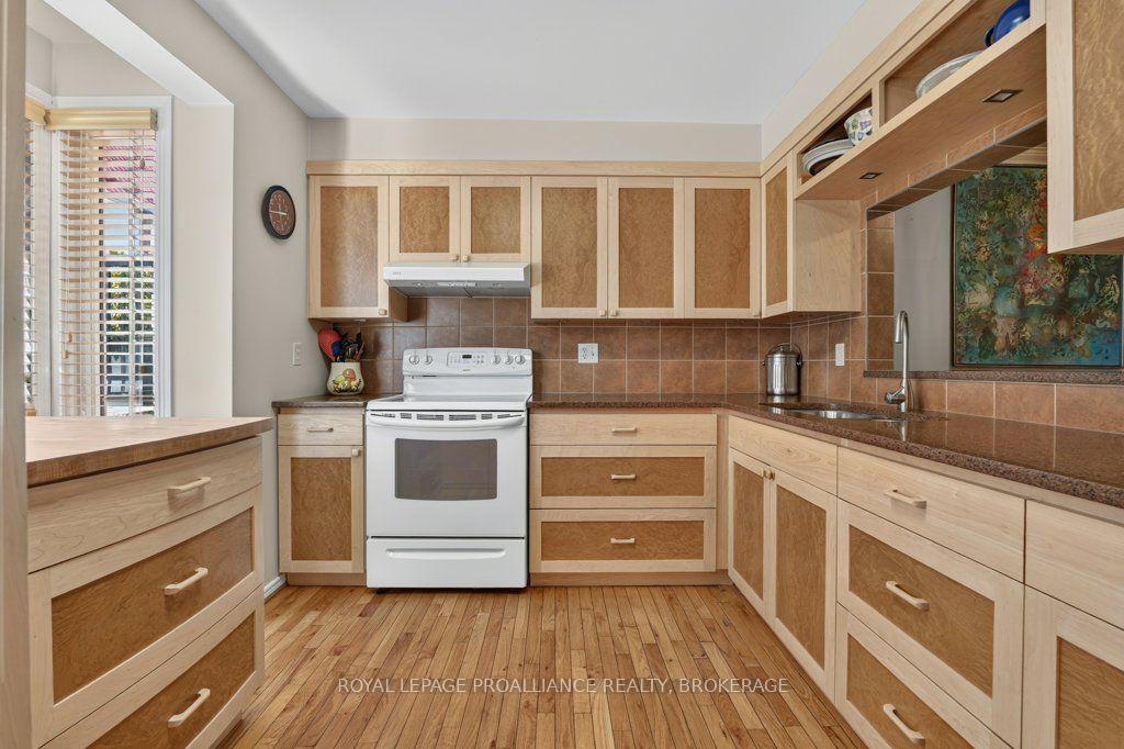 Photo 6 of Unit 39, 1 Place D'armes, Kingston, East of Sir John A. Blvd — HOMEH
