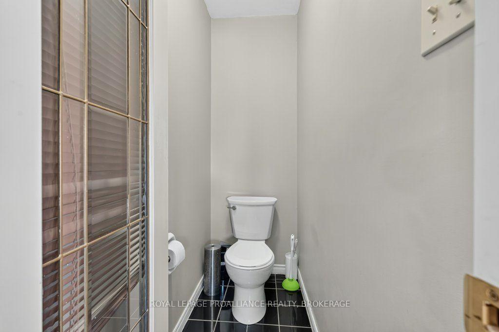 Photo 20 of Unit 39, 1 Place D'armes, Kingston, East of Sir John A. Blvd — HOMEH