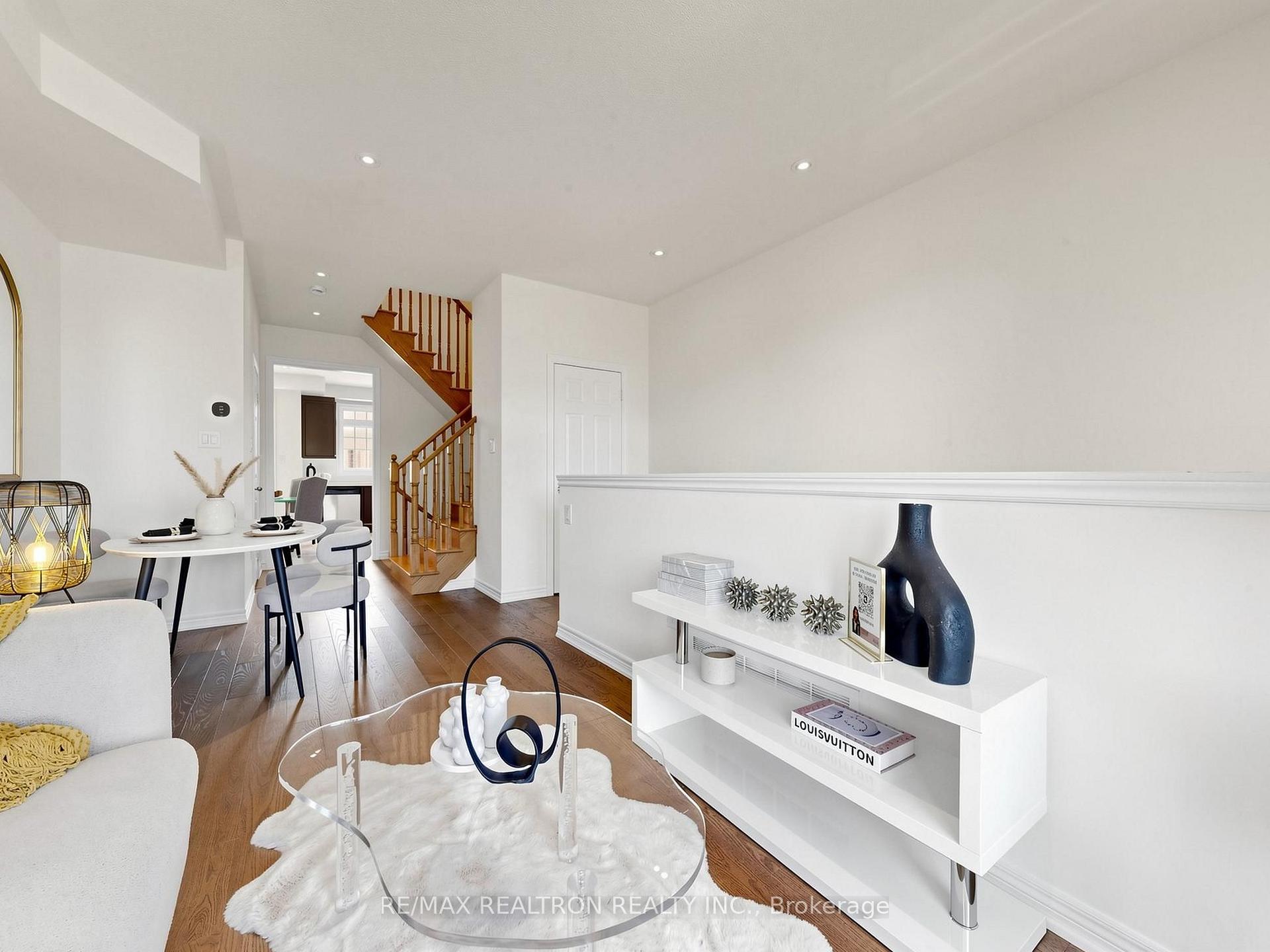 Photo 6 of 71 Dundas Way, Markham, Greensborough — HOMEH