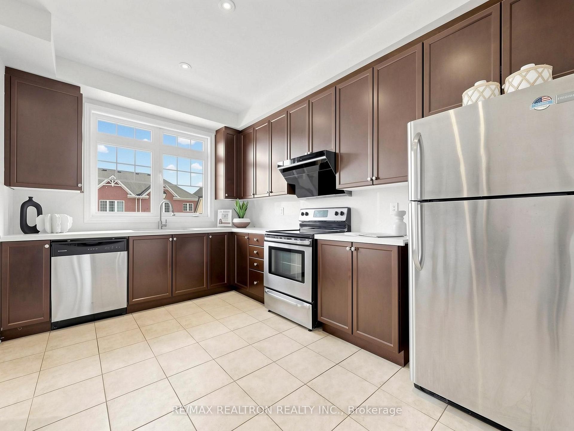 Photo 12 of 71 Dundas Way, Markham, Greensborough — HOMEH