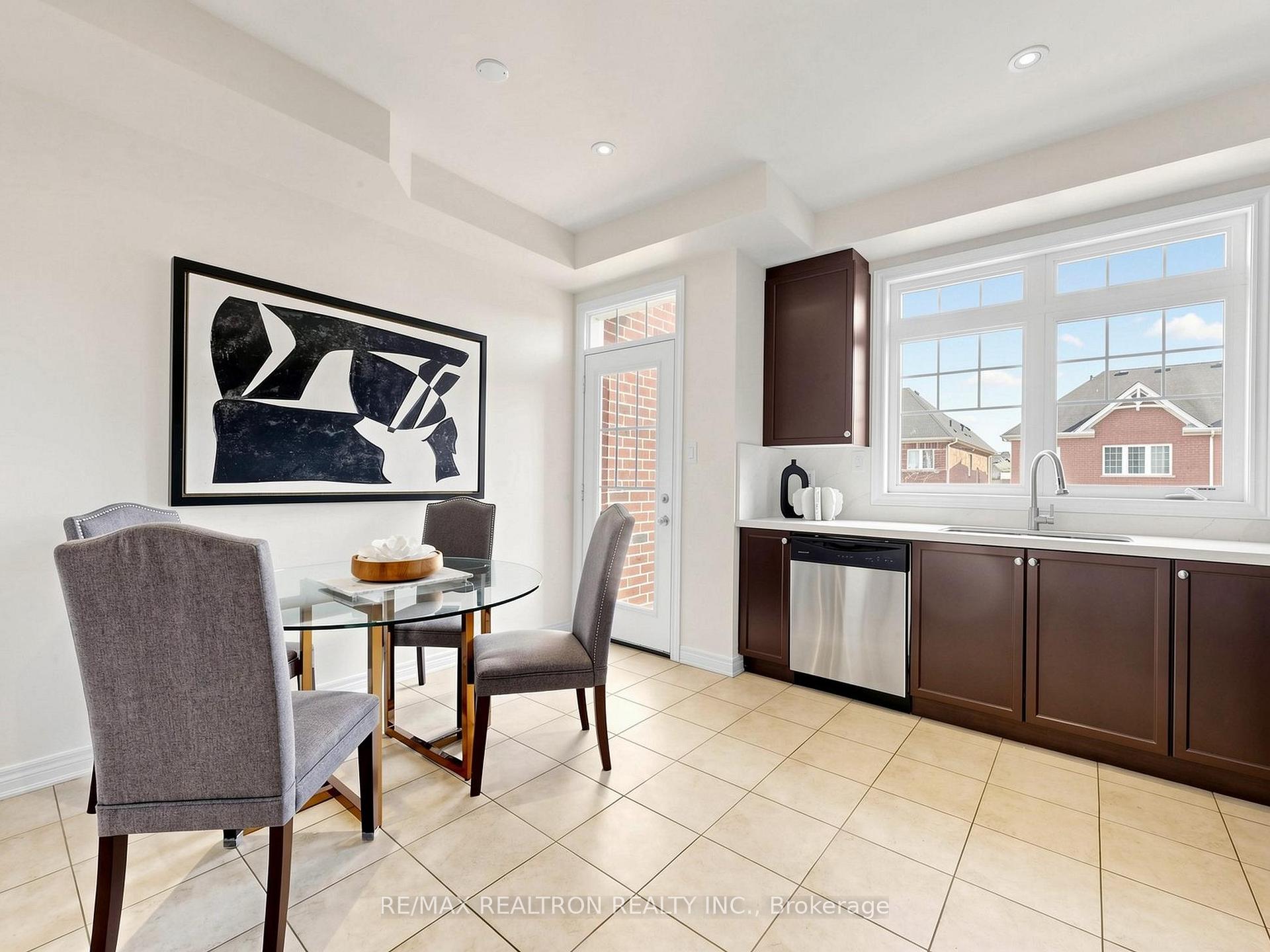 Photo 15 of 71 Dundas Way, Markham, Greensborough — HOMEH