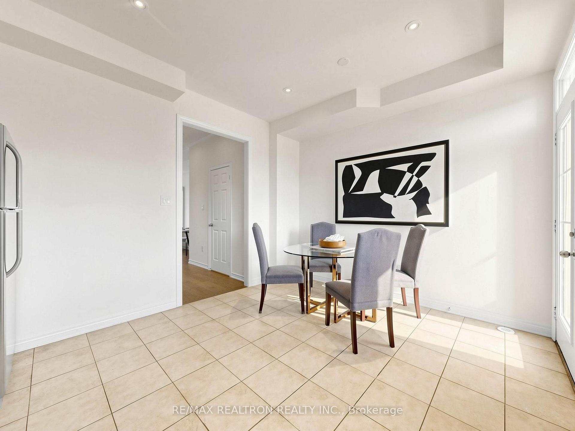 Photo 16 of 71 Dundas Way, Markham, Greensborough — HOMEH