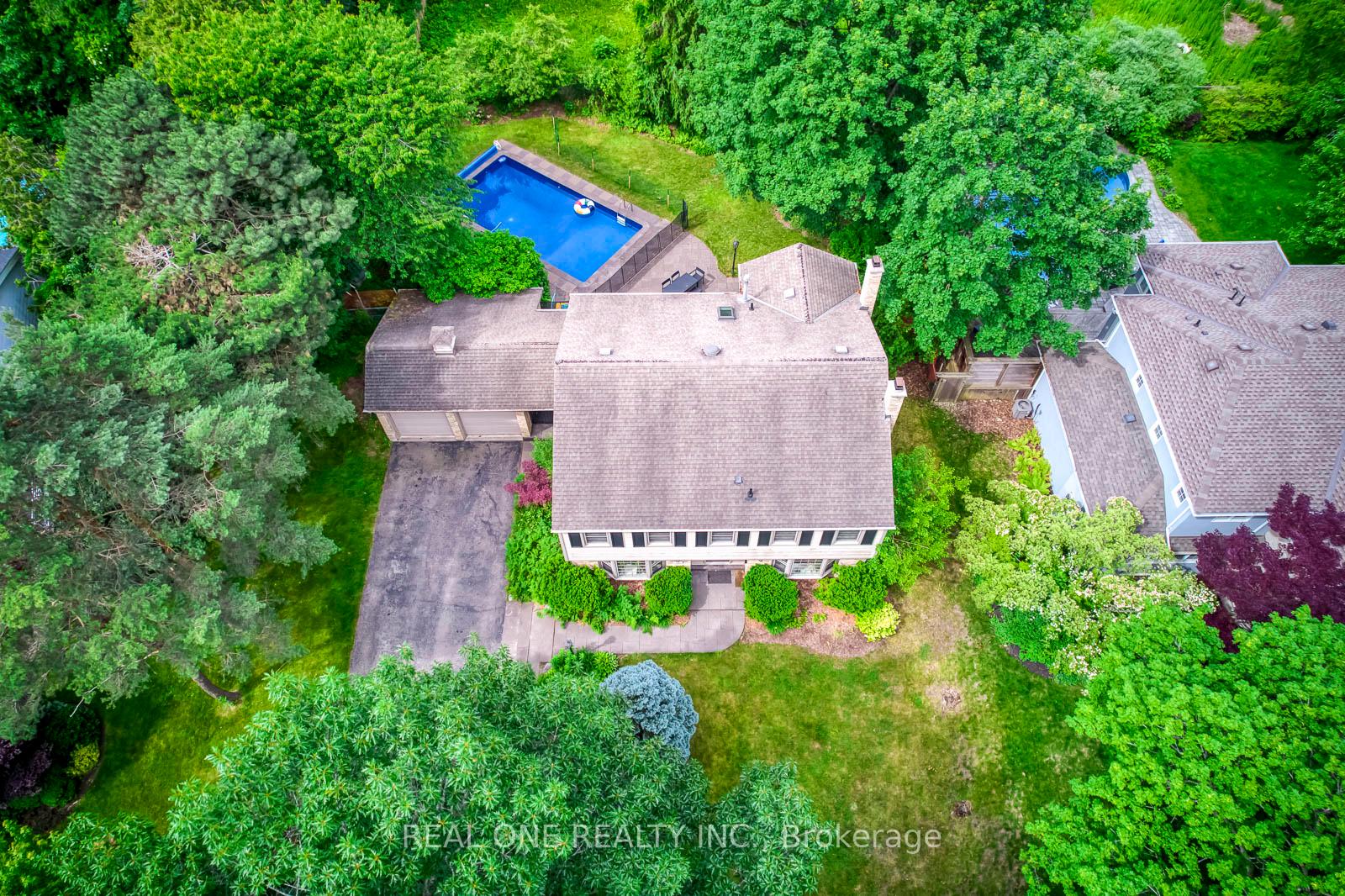 Photo 2 of 120 Blyth Crescent, Oakville, Ford — HOMEH