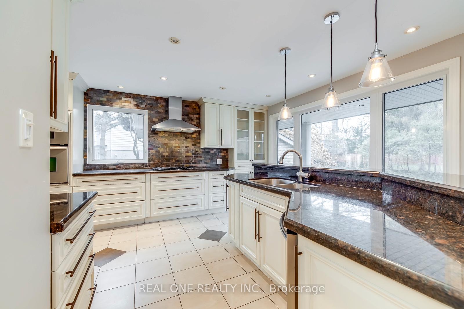 Photo 14 of 120 Blyth Crescent, Oakville, Ford — HOMEH