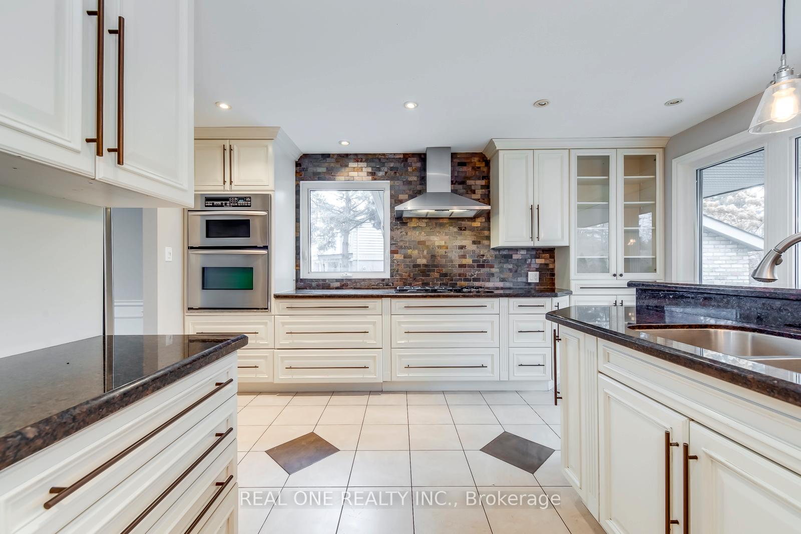 Photo 15 of 120 Blyth Crescent, Oakville, Ford — HOMEH