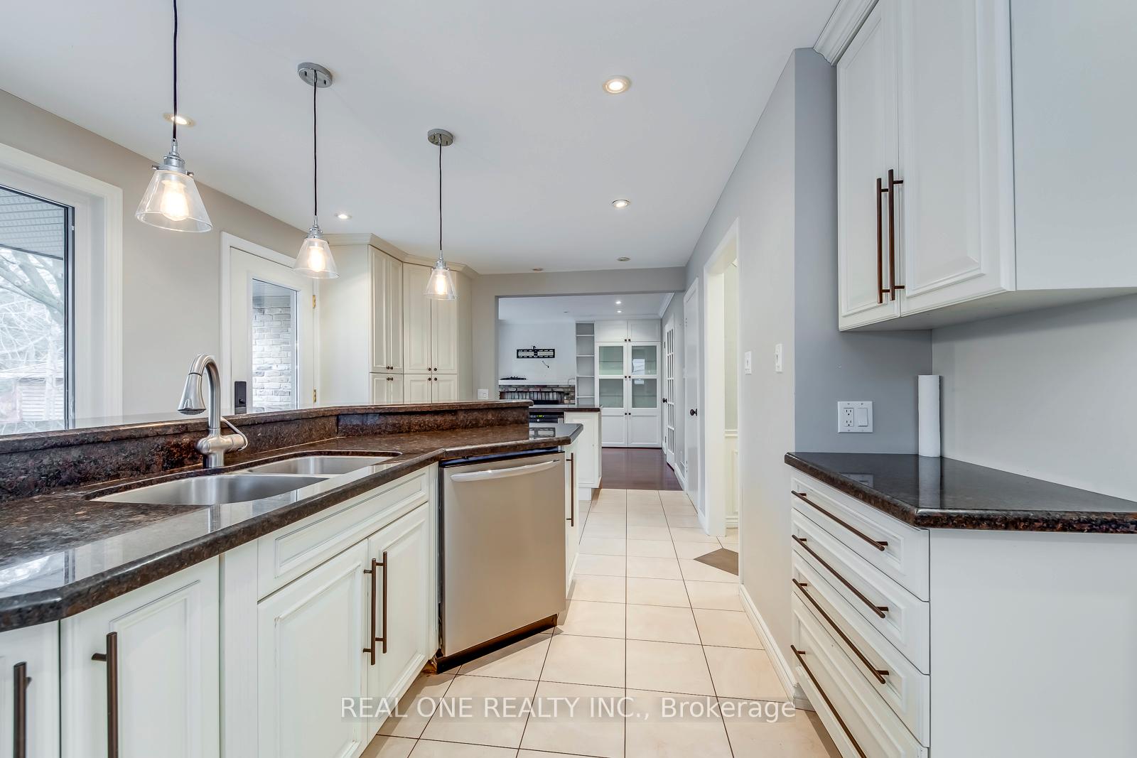 Photo 17 of 120 Blyth Crescent, Oakville, Ford — HOMEH