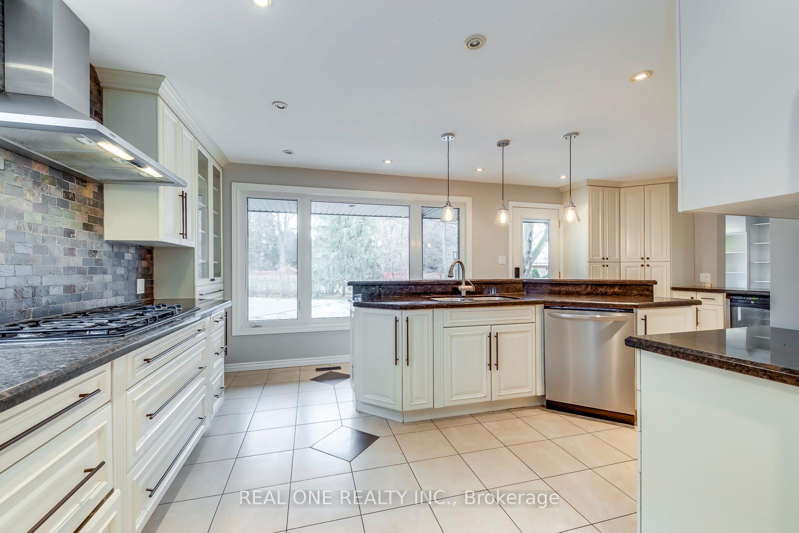 Photo 18 of 120 Blyth Crescent, Oakville, Ford — HOMEH