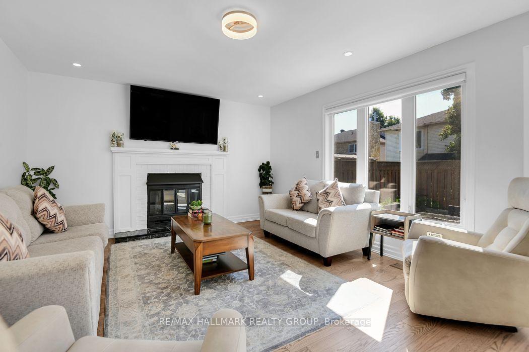 Photo 9 of 1687 Orford Crescent, Ottawa, Fallingbrook/Pineridge — HOMEH