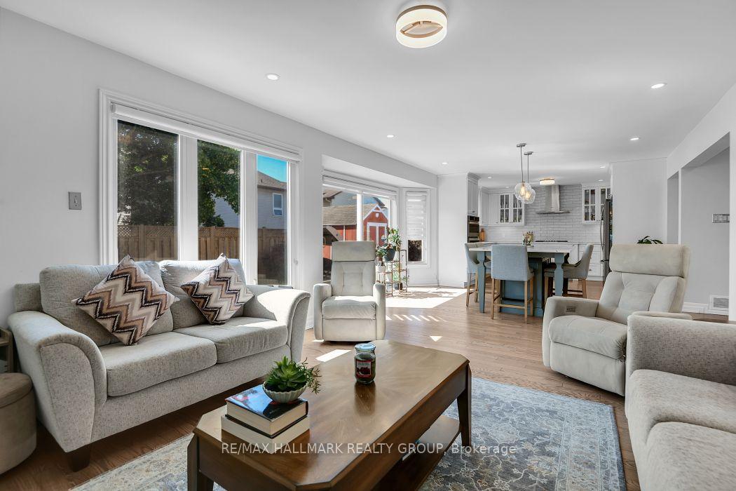 Photo 10 of 1687 Orford Crescent, Ottawa, Fallingbrook/Pineridge — HOMEH