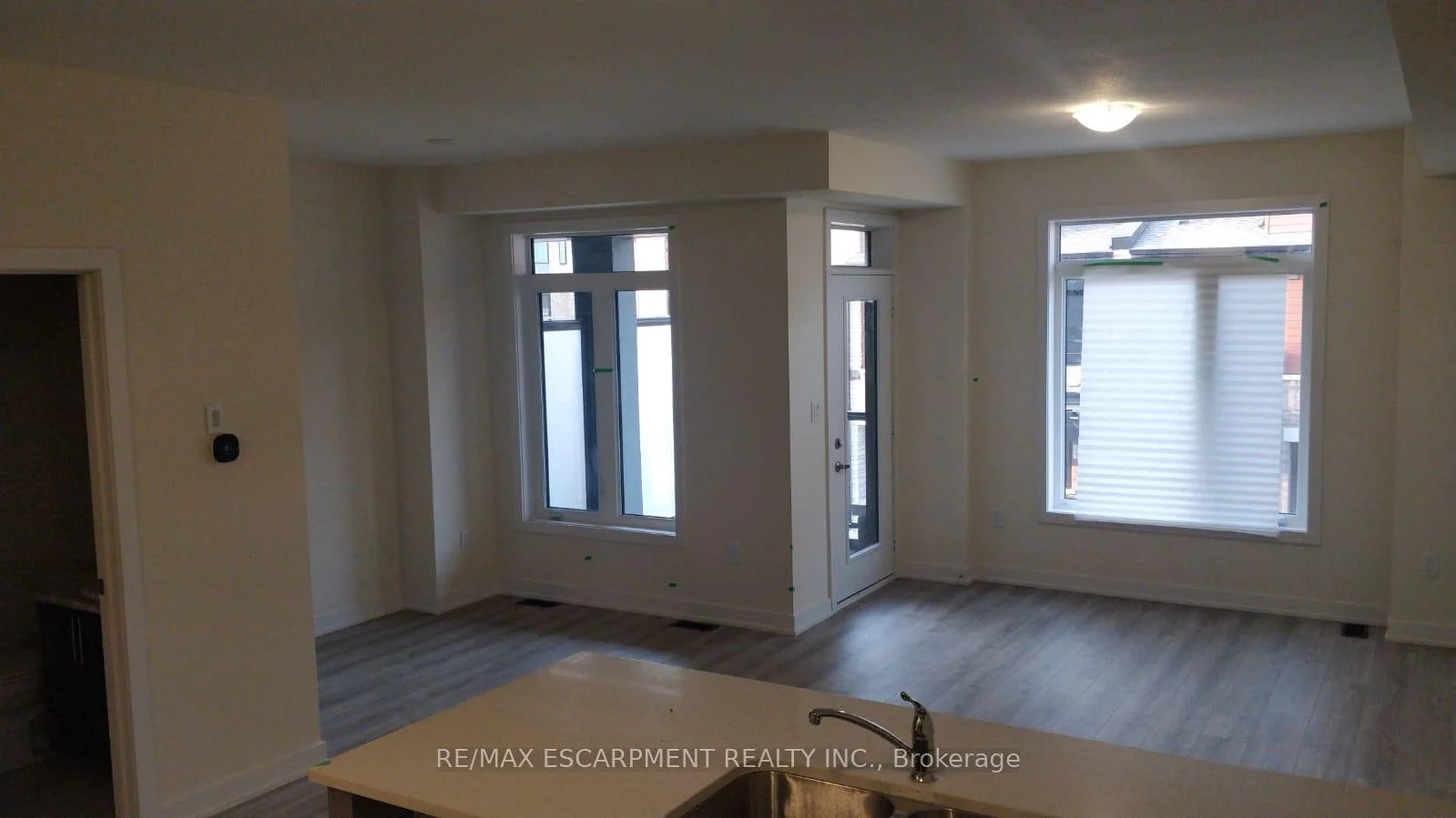 Photo 4 of Unit 122, 590 North Service Road E, Hamilton, Lakeshore — HOMEH