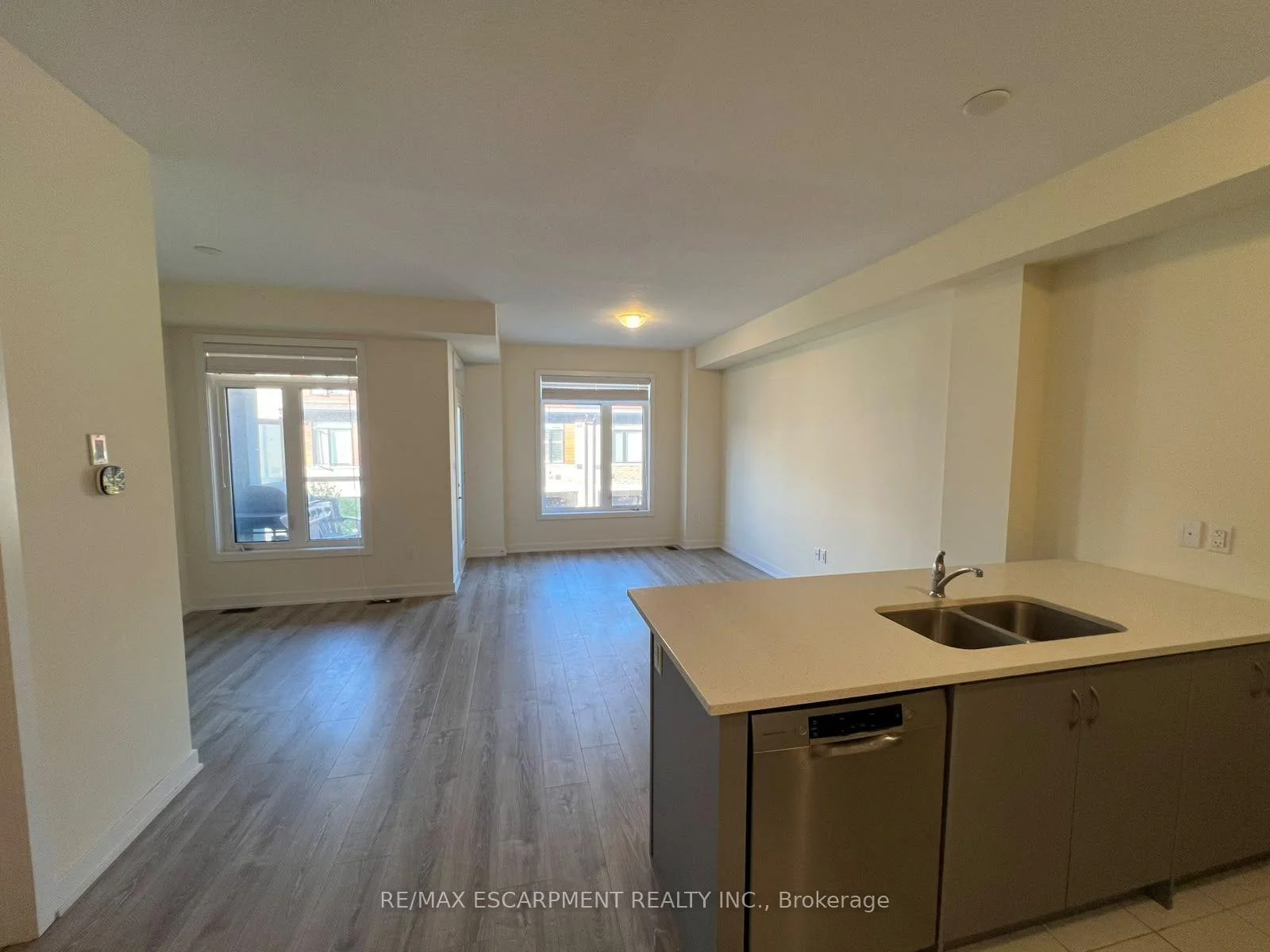 Photo 5 of Unit 122, 590 North Service Road E, Hamilton, Lakeshore — HOMEH