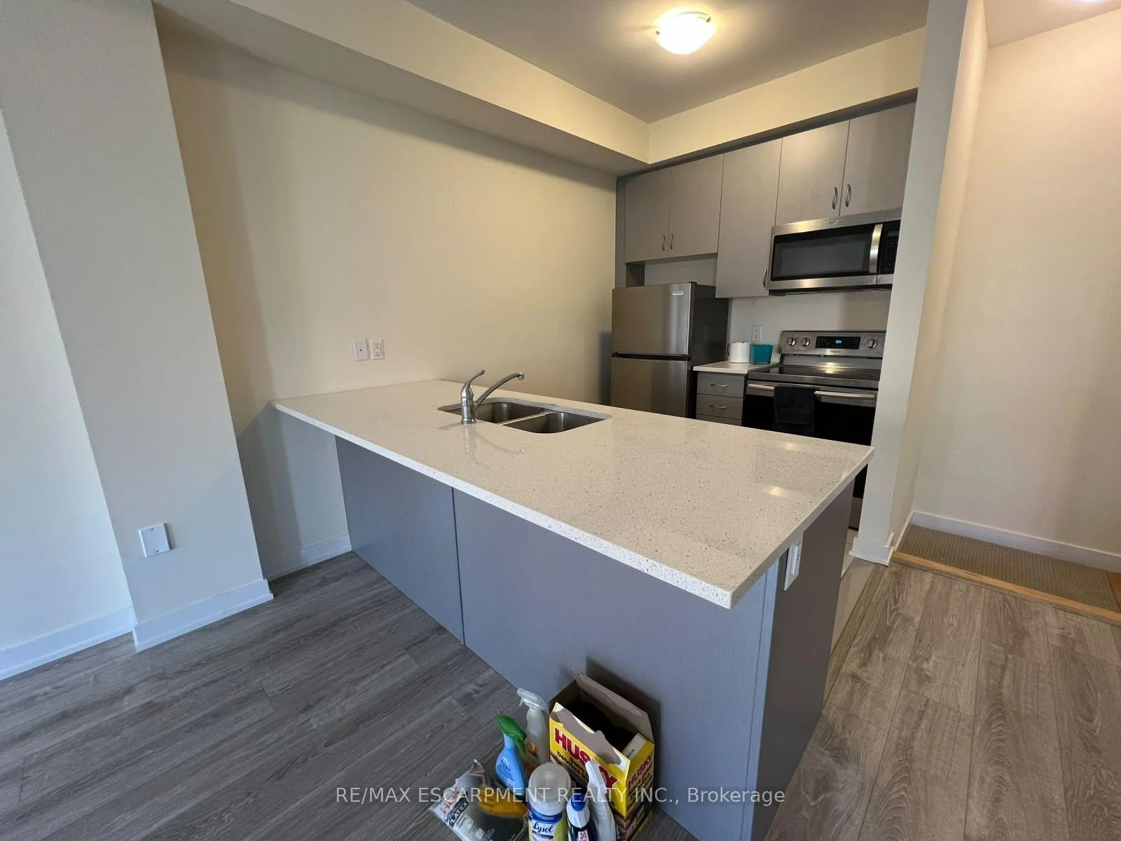 Photo 6 of Unit 122, 590 North Service Road E, Hamilton, Lakeshore — HOMEH