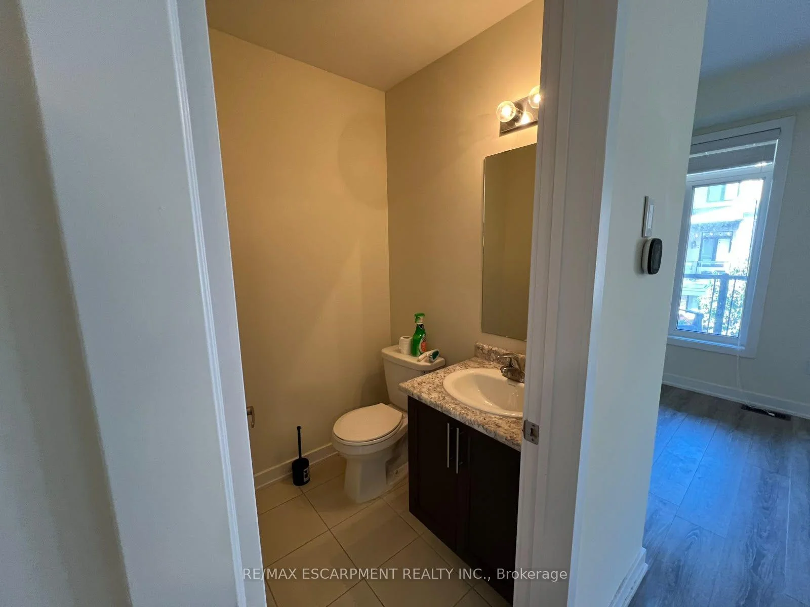 Photo 7 of Unit 122, 590 North Service Road E, Hamilton, Lakeshore — HOMEH