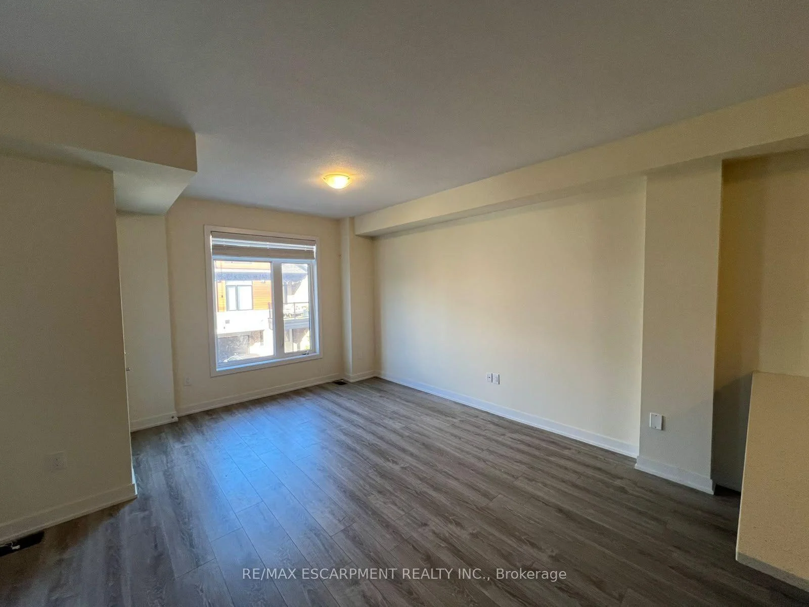 Photo 9 of Unit 122, 590 North Service Road E, Hamilton, Lakeshore — HOMEH