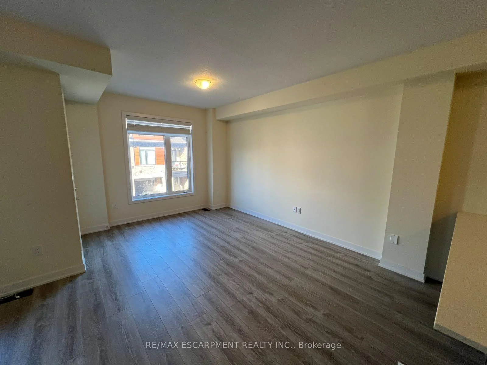 Photo 10 of Unit 122, 590 North Service Road E, Hamilton, Lakeshore — HOMEH