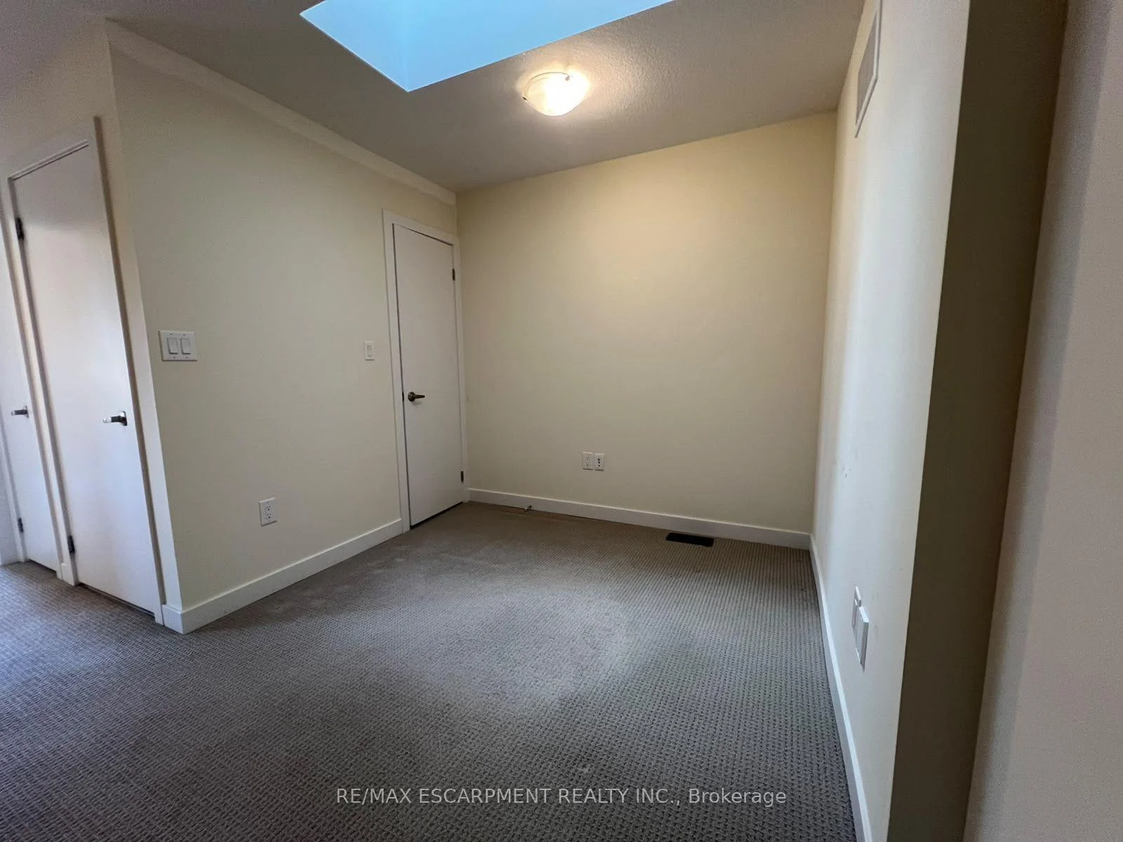 Photo 12 of Unit 122, 590 North Service Road E, Hamilton, Lakeshore — HOMEH