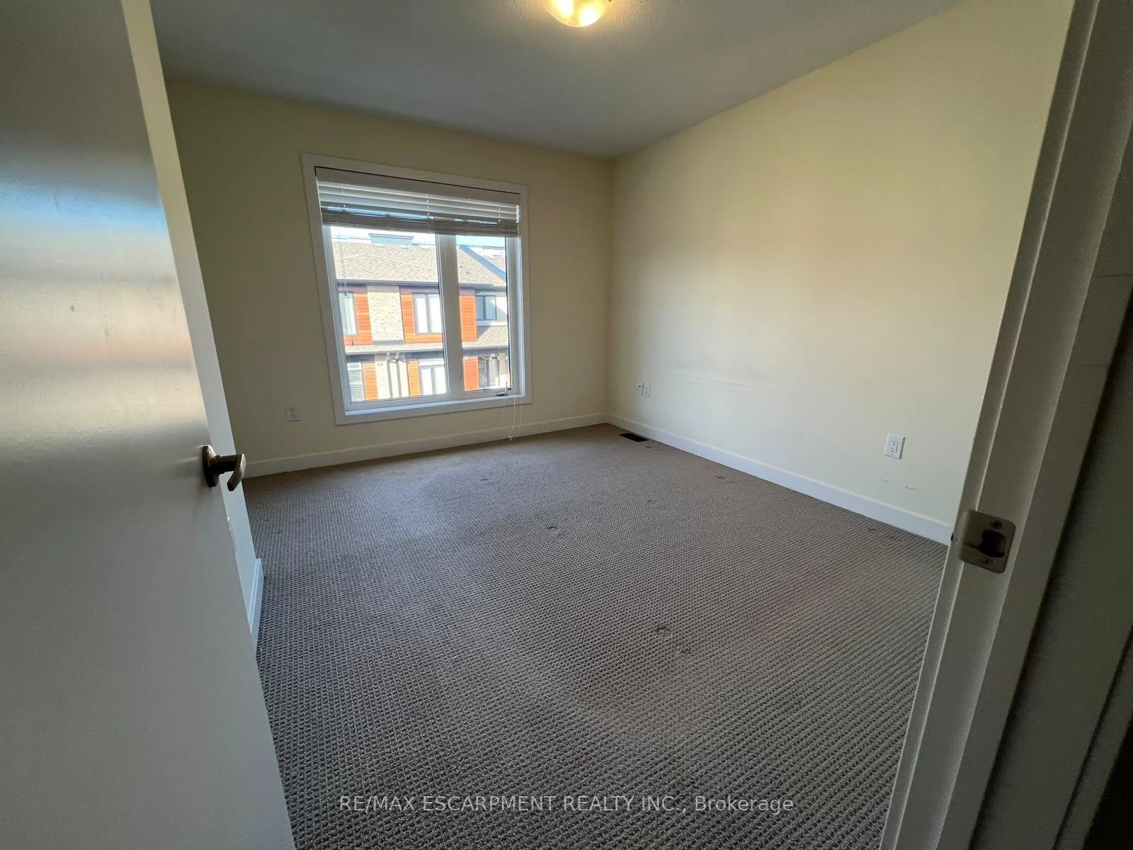 Photo 14 of Unit 122, 590 North Service Road E, Hamilton, Lakeshore — HOMEH