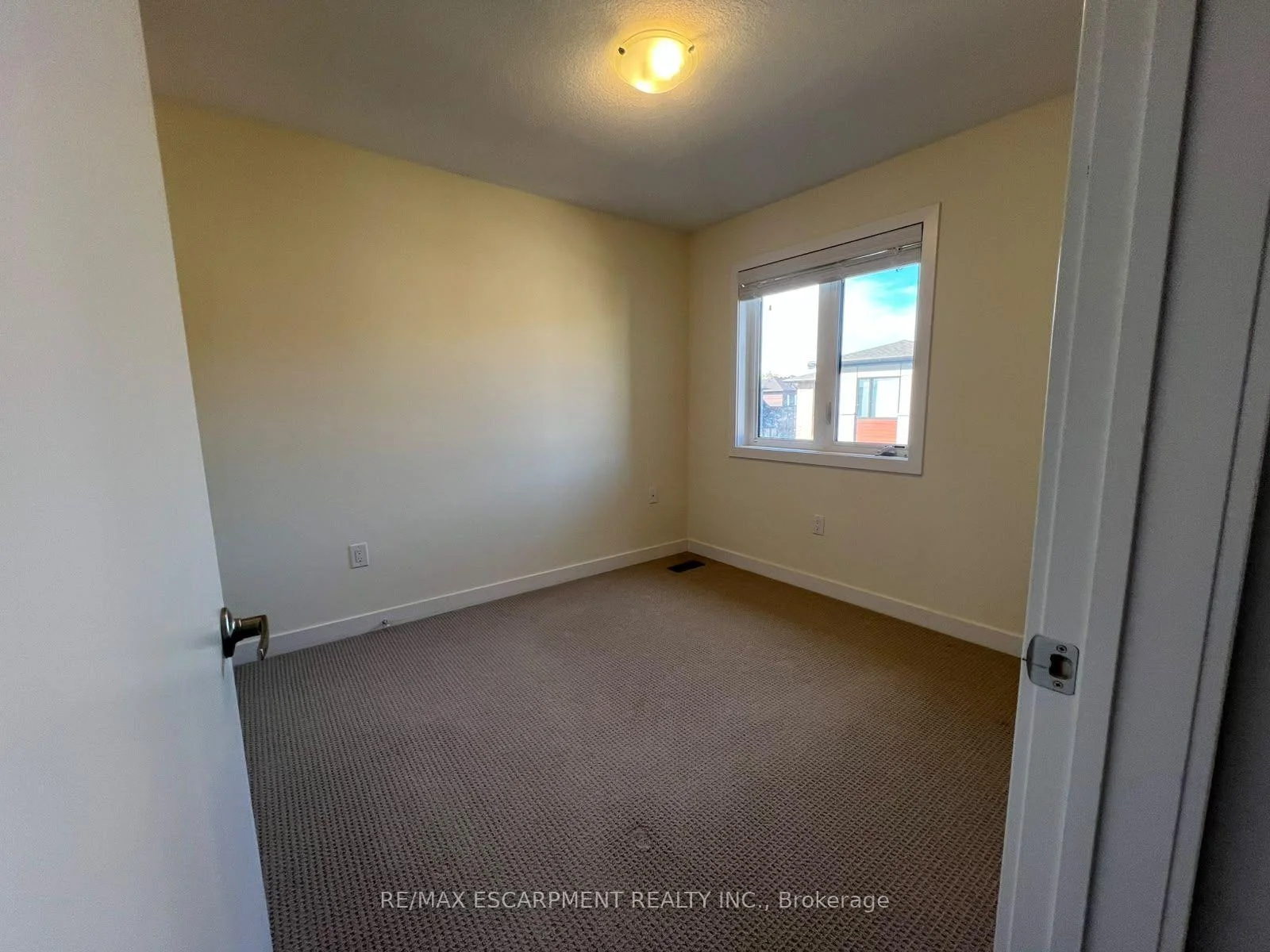 Photo 15 of Unit 122, 590 North Service Road E, Hamilton, Lakeshore — HOMEH