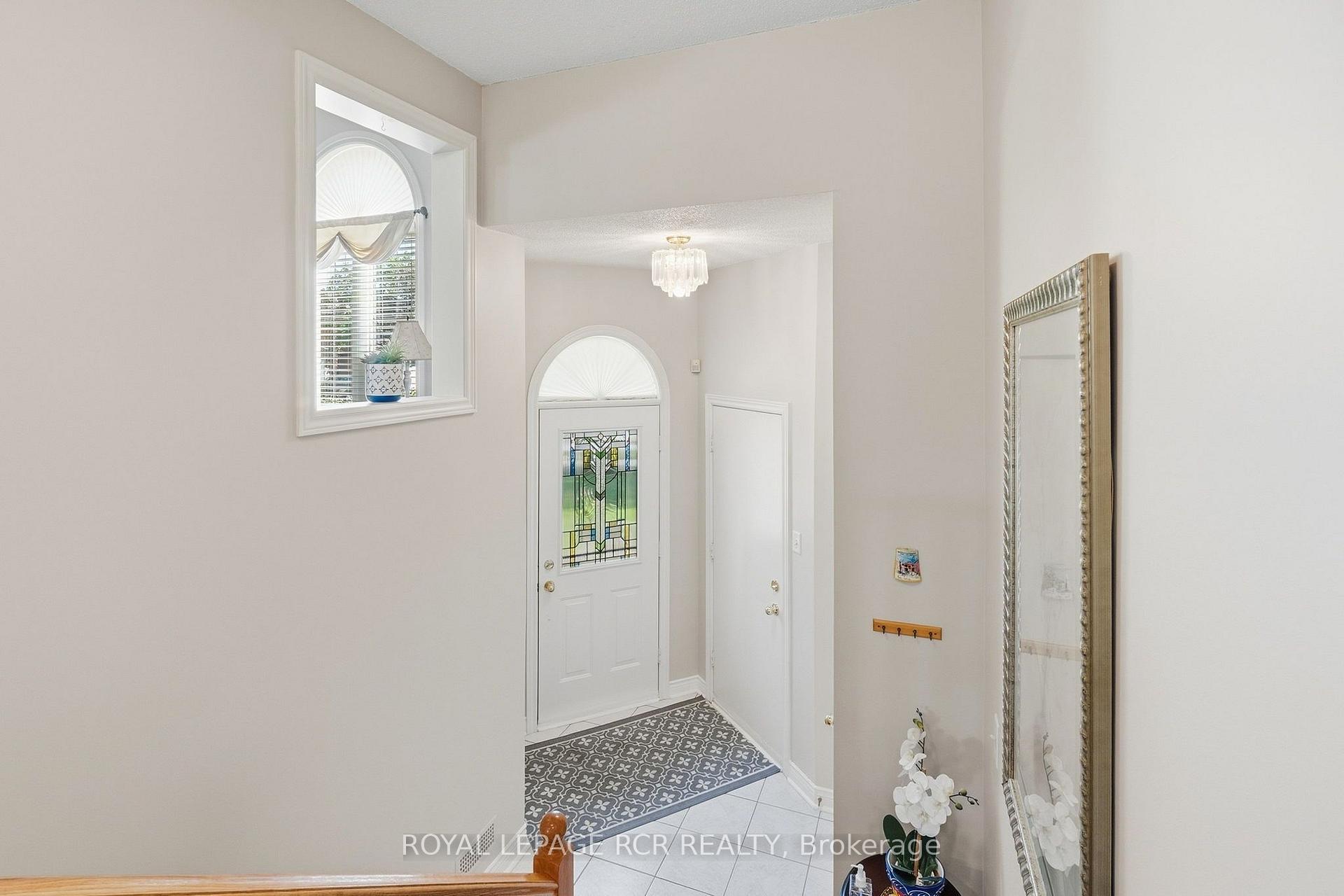 Photo 3 of 65 Royalton Drive, Caledon, Bolton East — HOMEH