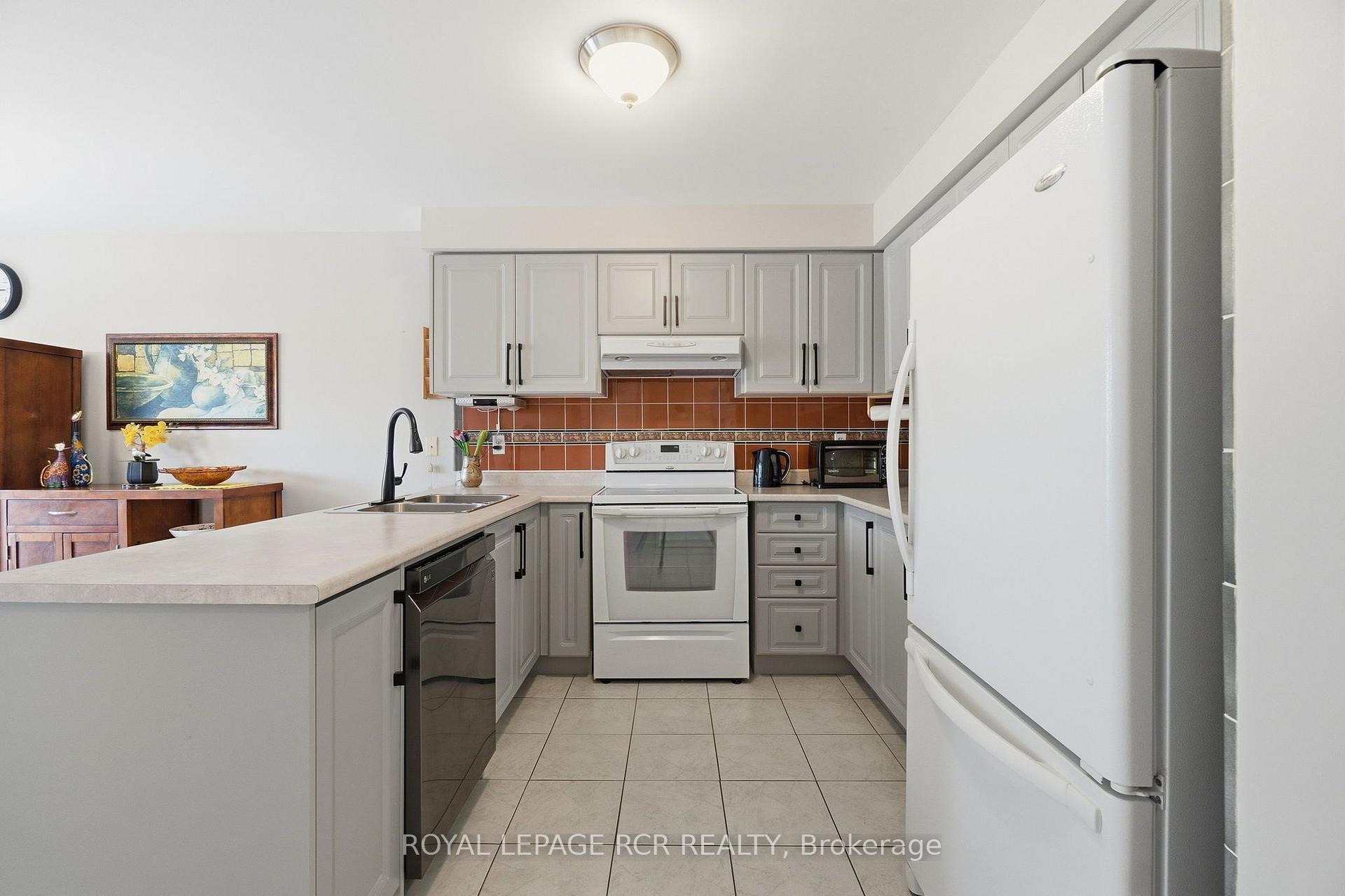 Photo 10 of 65 Royalton Drive, Caledon, Bolton East — HOMEH