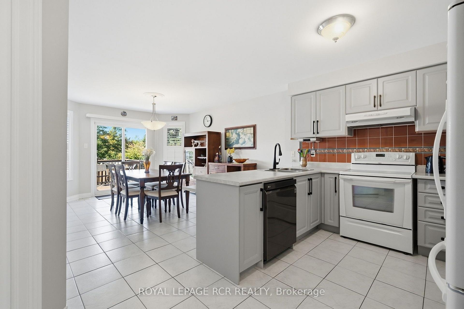 Photo 11 of 65 Royalton Drive, Caledon, Bolton East — HOMEH