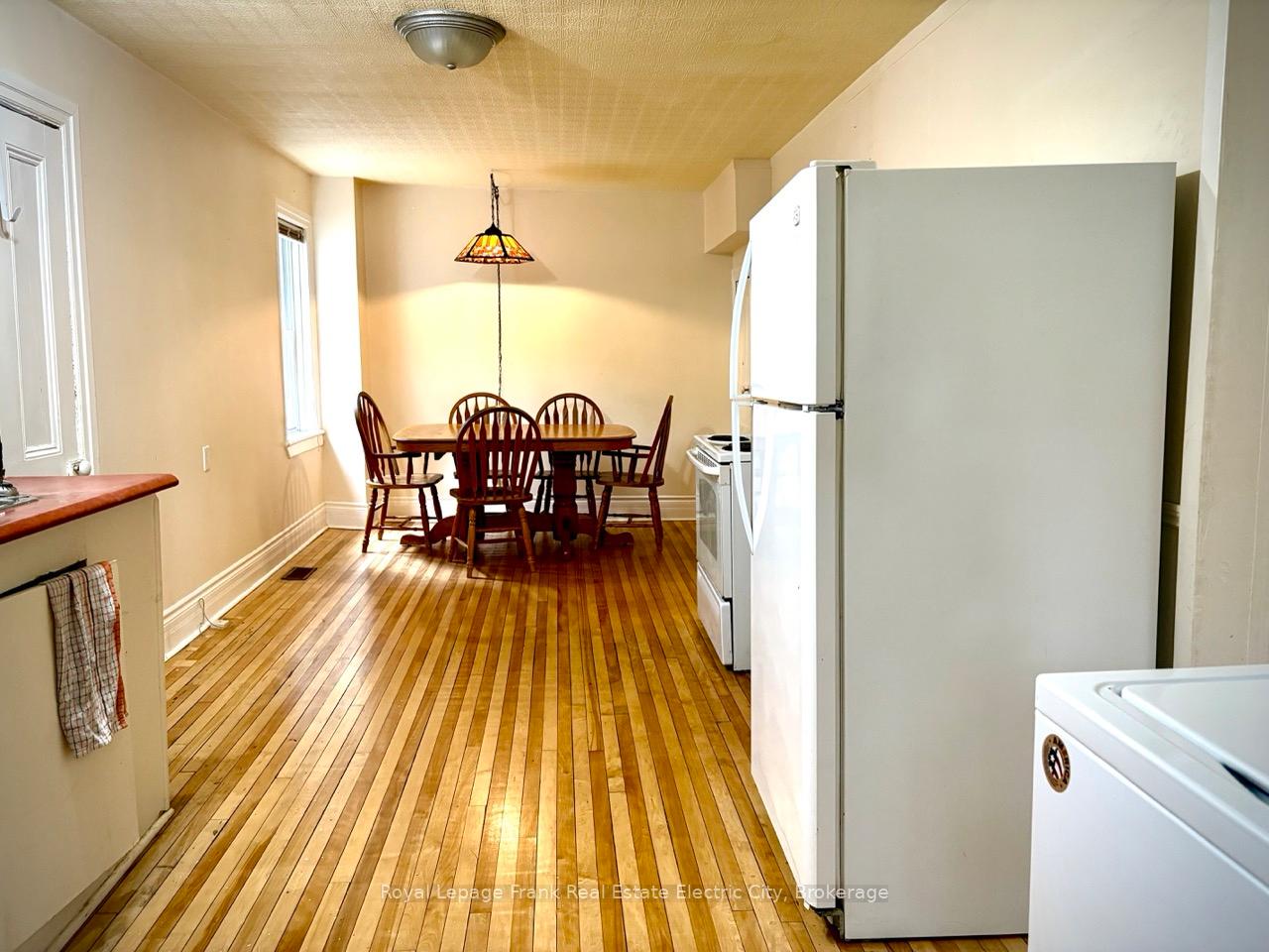 Photo 7 of 733-735 Bethune Street N, Peterborough, Northcrest Ward 5 — HOMEH