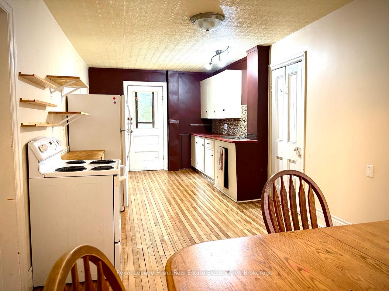 Photo 8 of 733-735 Bethune Street N, Peterborough, Northcrest Ward 5 — HOMEH