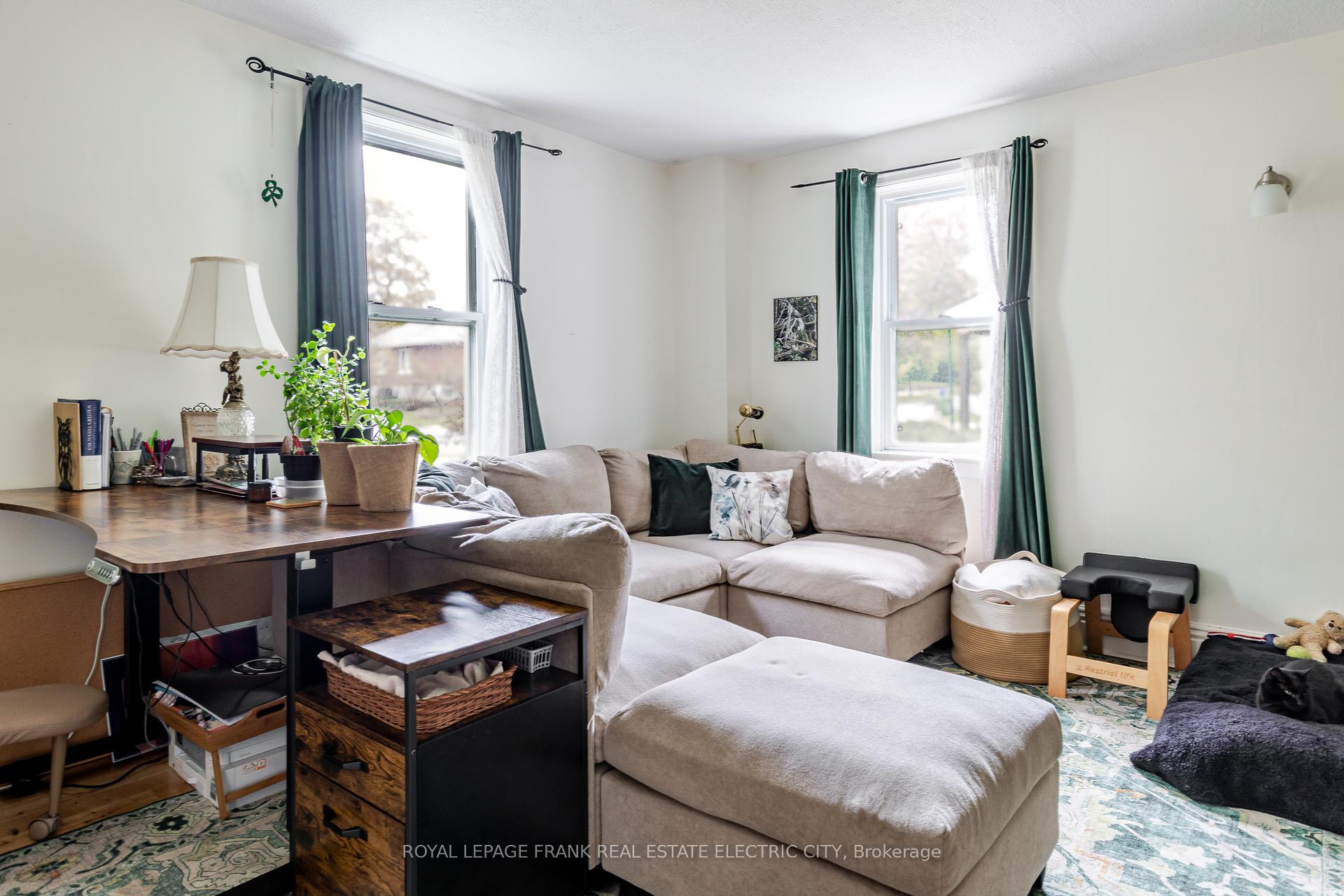 Photo 11 of 733-735 Bethune Street N, Peterborough, Northcrest Ward 5 — HOMEH