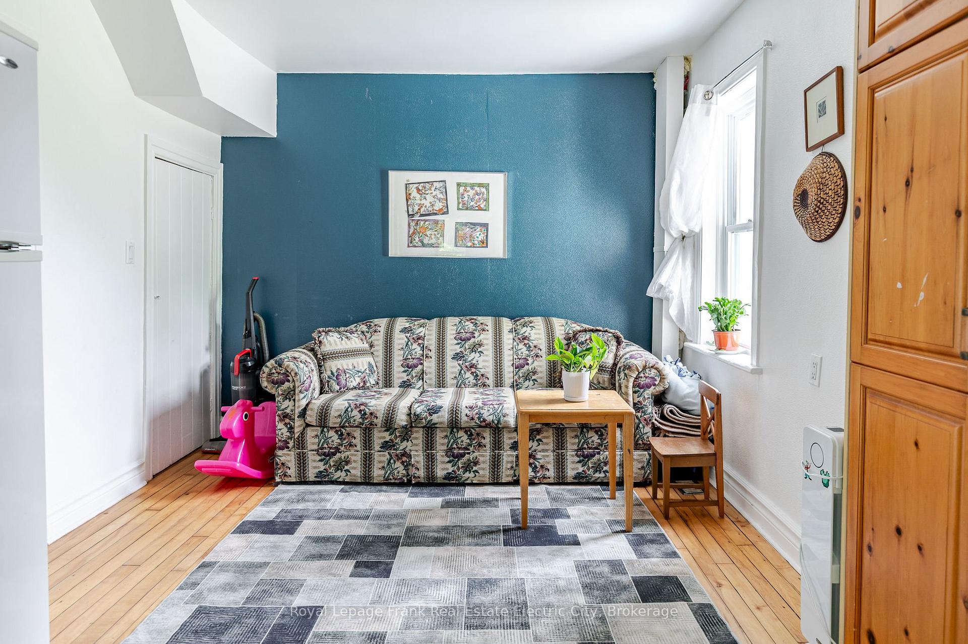 Photo 35 of 733-735 Bethune Street N, Peterborough, Northcrest Ward 5 — HOMEH
