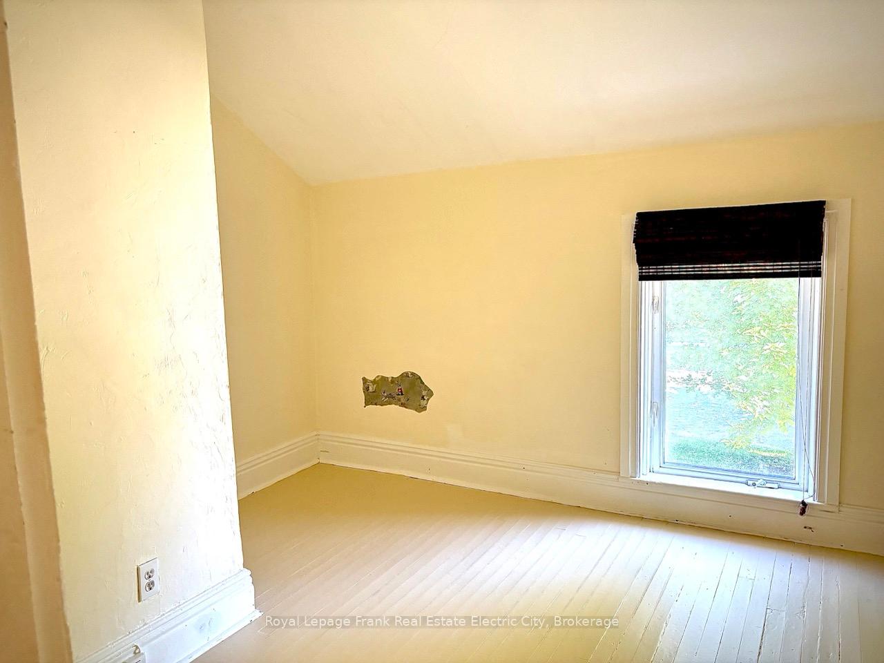 Photo 40 of 733-735 Bethune Street N, Peterborough, Northcrest Ward 5 — HOMEH