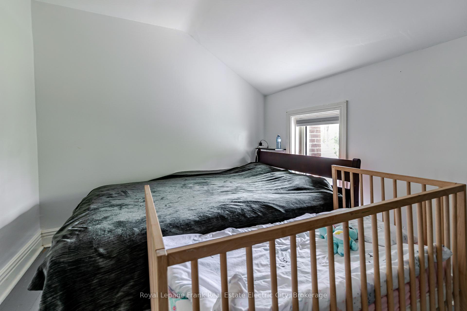 Photo 42 of 733-735 Bethune Street N, Peterborough, Northcrest Ward 5 — HOMEH
