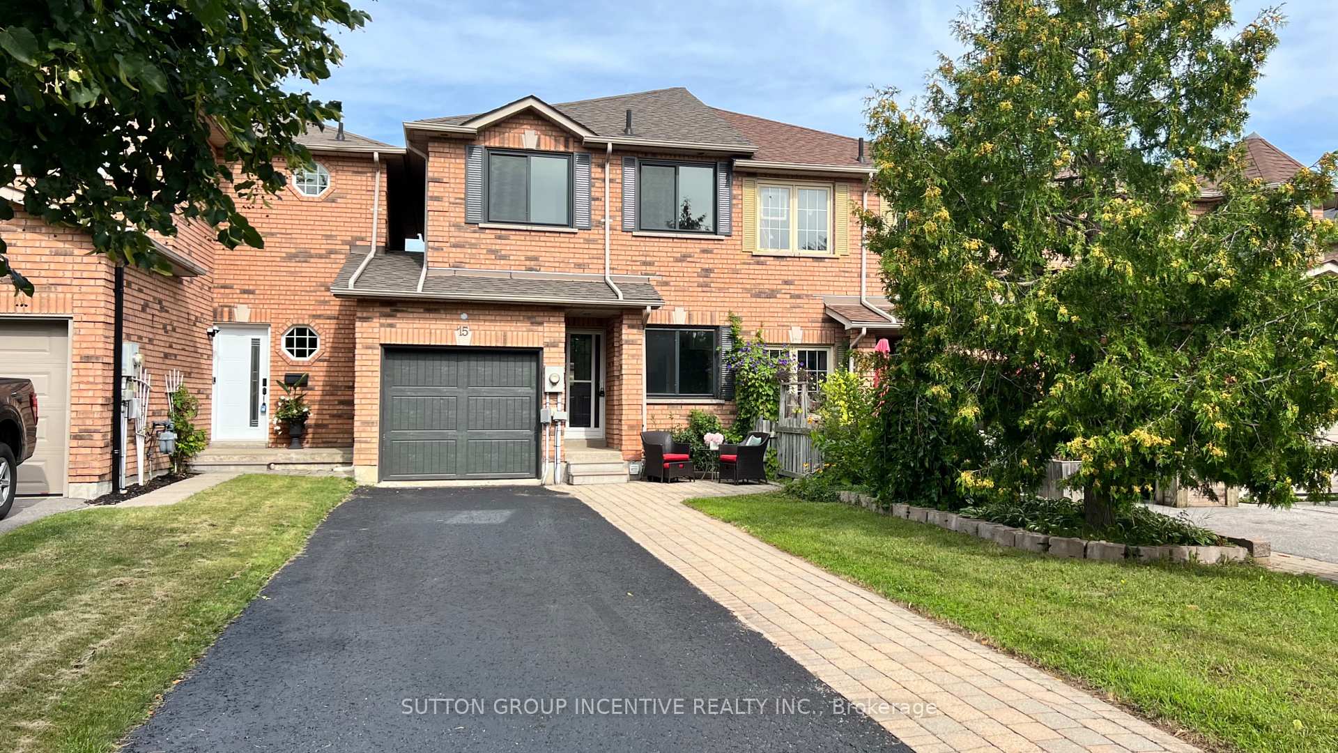 Photo 2 of 15 Bruce Crescent, Barrie, Bayshore — HOMEH