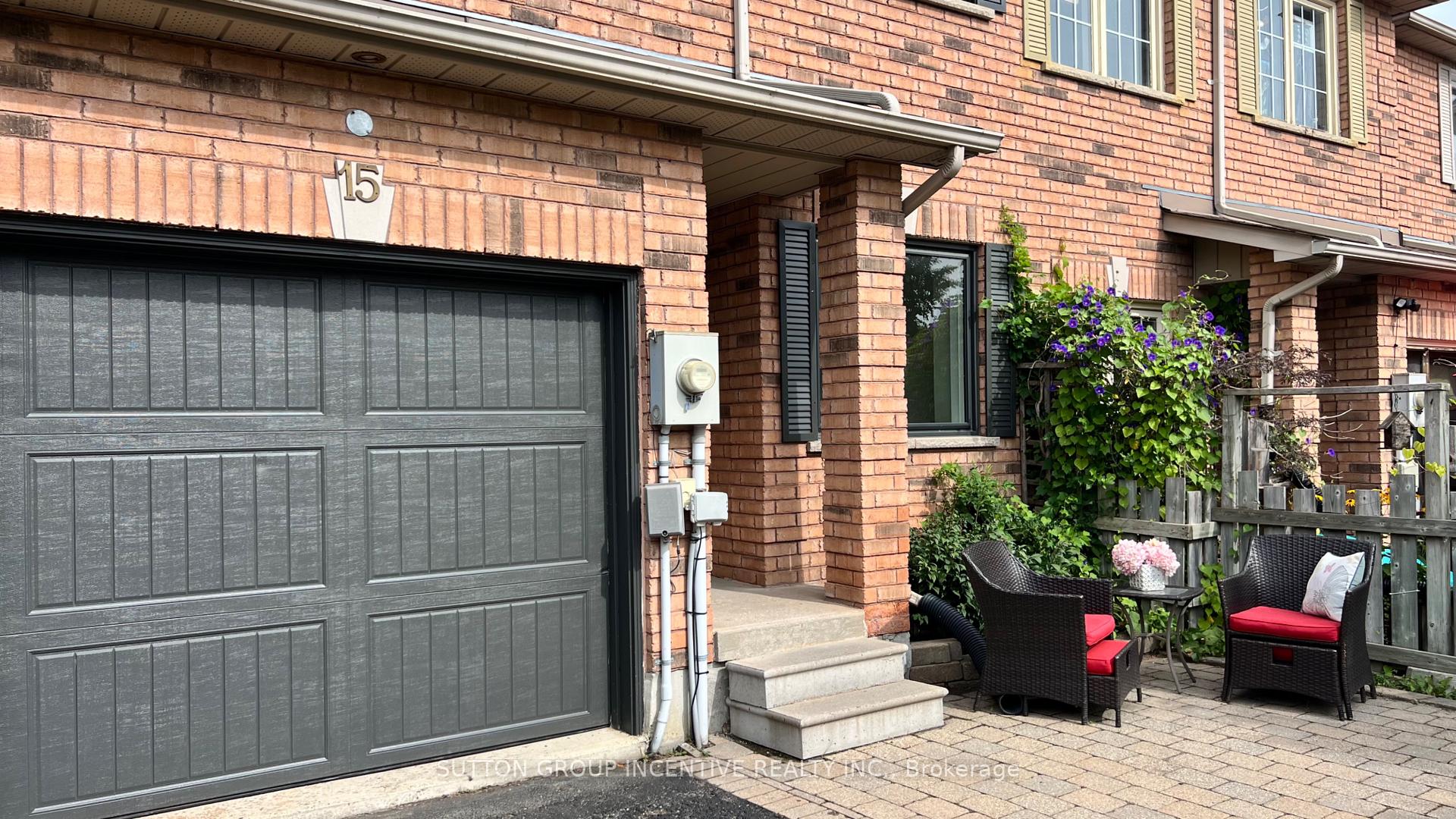 Photo 3 of 15 Bruce Crescent, Barrie, Bayshore — HOMEH
