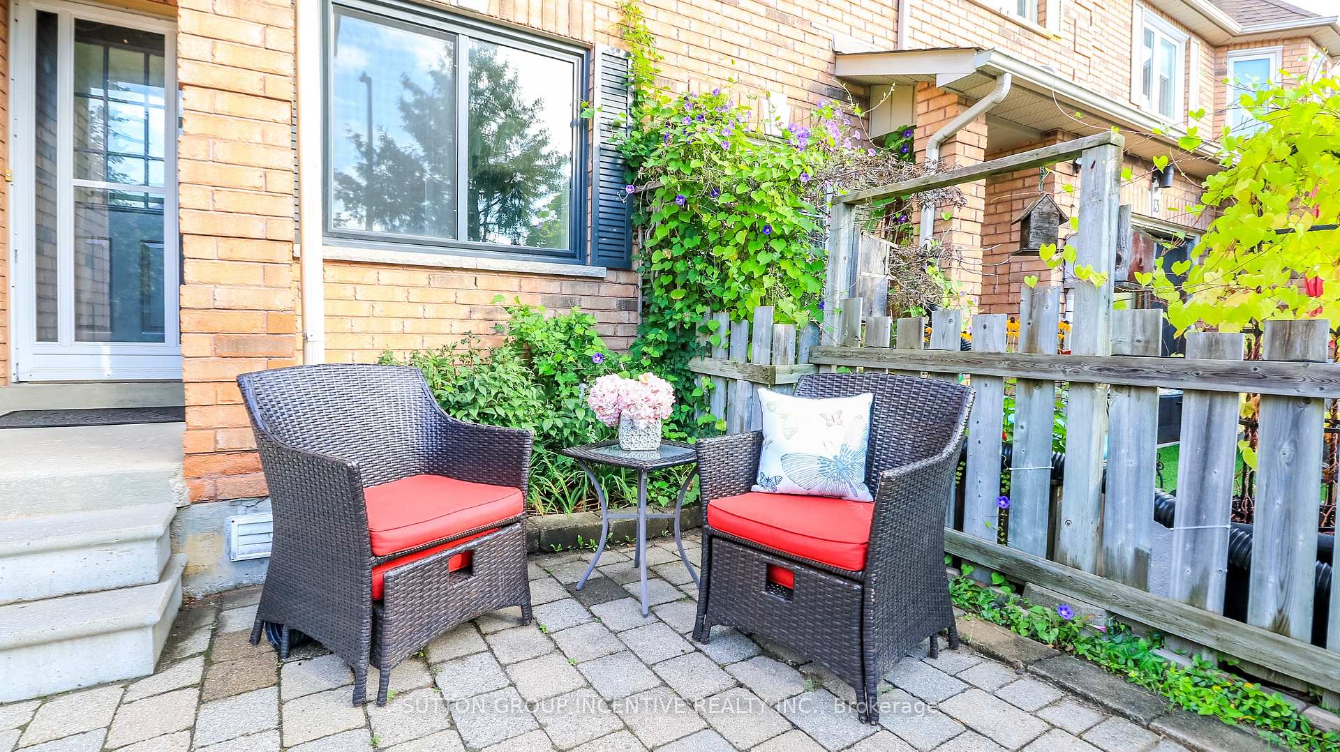 Photo 4 of 15 Bruce Crescent, Barrie, Bayshore — HOMEH