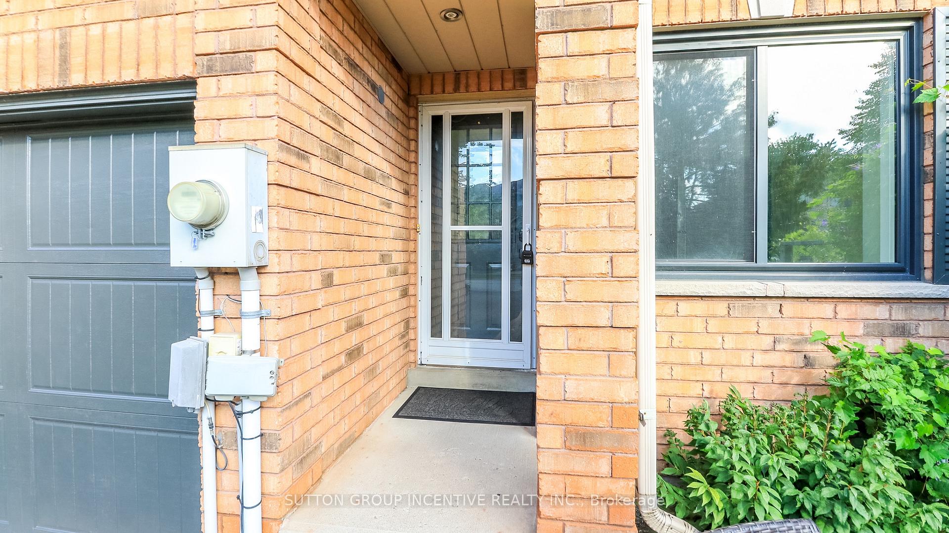 Photo 5 of 15 Bruce Crescent, Barrie, Bayshore — HOMEH