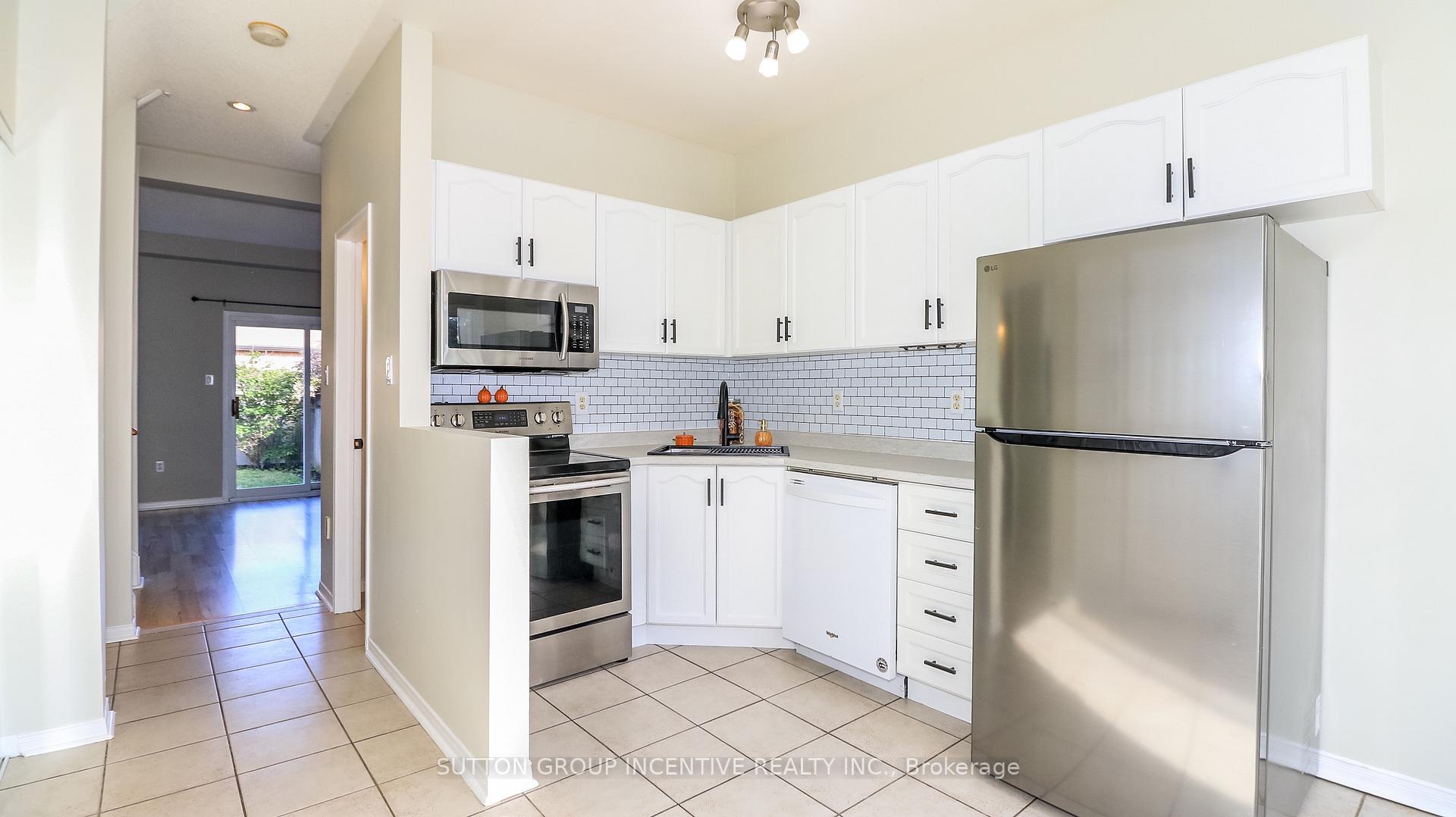 Photo 6 of 15 Bruce Crescent, Barrie, Bayshore — HOMEH