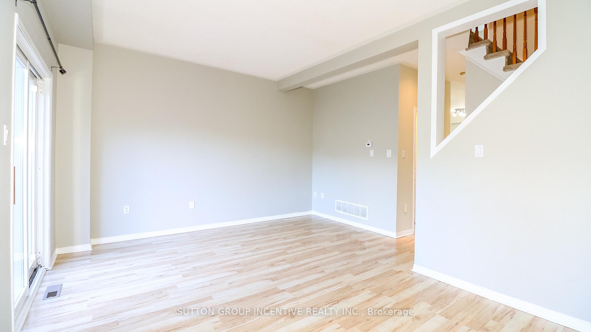 Photo 13 of 15 Bruce Crescent, Barrie, Bayshore — HOMEH