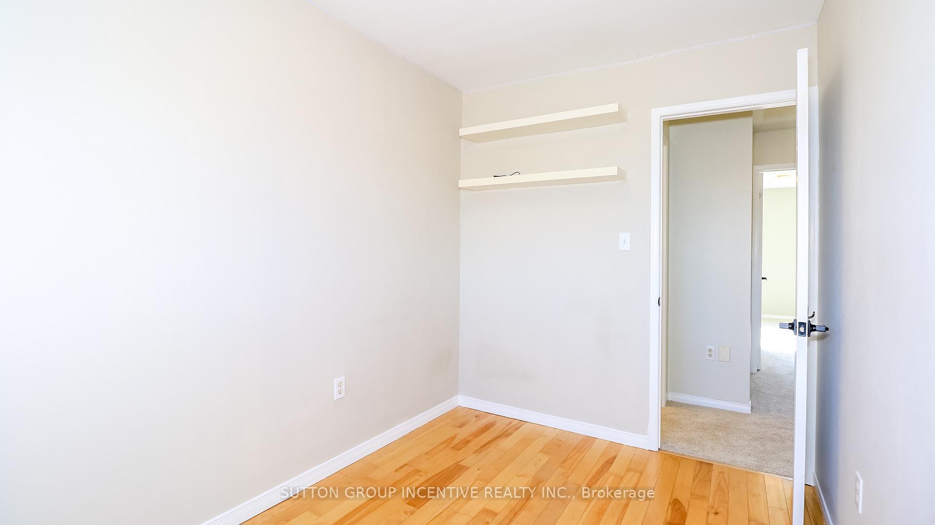 Photo 16 of 15 Bruce Crescent, Barrie, Bayshore — HOMEH