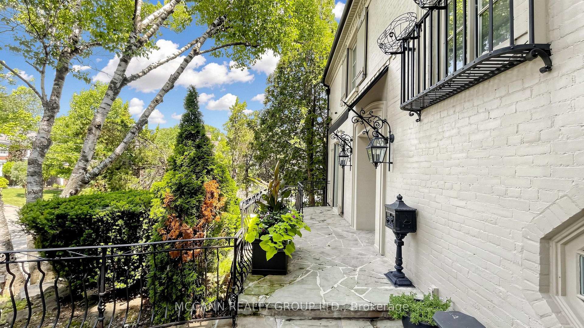Photo 4 of 27 Strathgowan Crescent, Toronto, Lawrence Park South — HOMEH