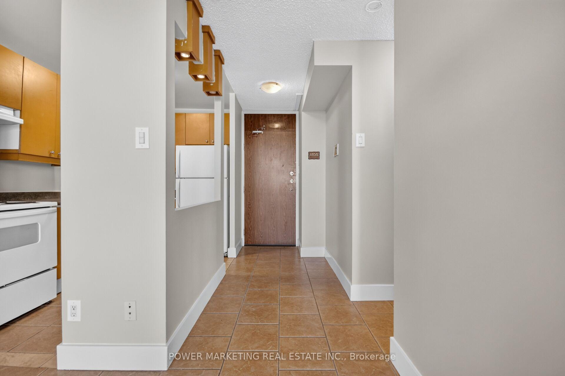 Photo 4 of Unit 810, 2020 Jasmine Crescent, Ottawa, Beacon Hill South — HOMEH