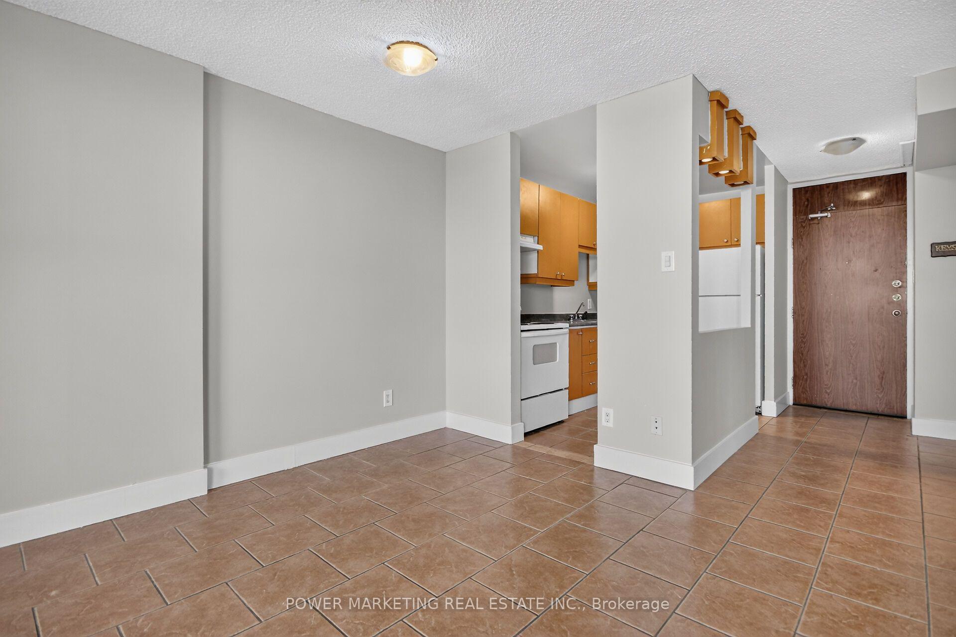 Photo 5 of Unit 810, 2020 Jasmine Crescent, Ottawa, Beacon Hill South — HOMEH