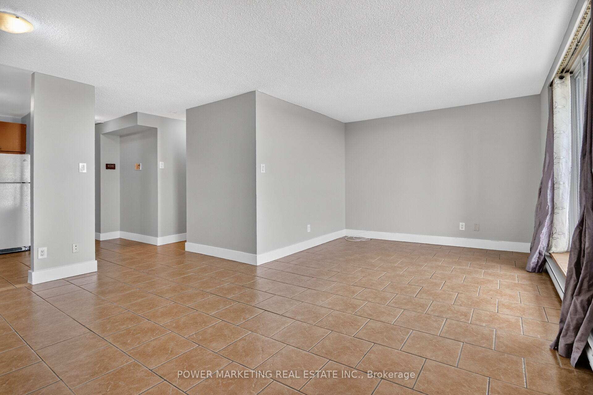 Photo 6 of Unit 810, 2020 Jasmine Crescent, Ottawa, Beacon Hill South — HOMEH
