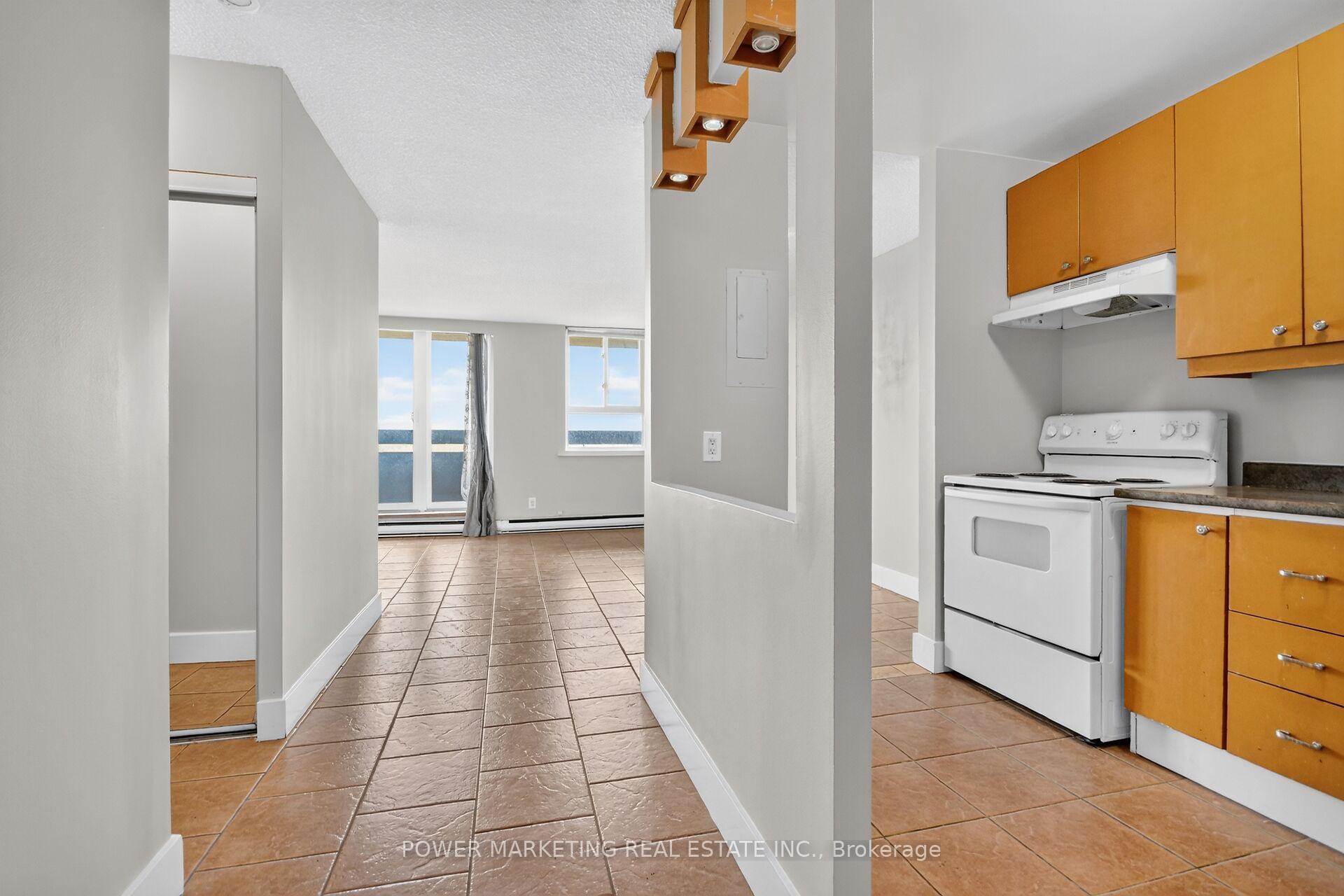 Photo 8 of Unit 810, 2020 Jasmine Crescent, Ottawa, Beacon Hill South — HOMEH
