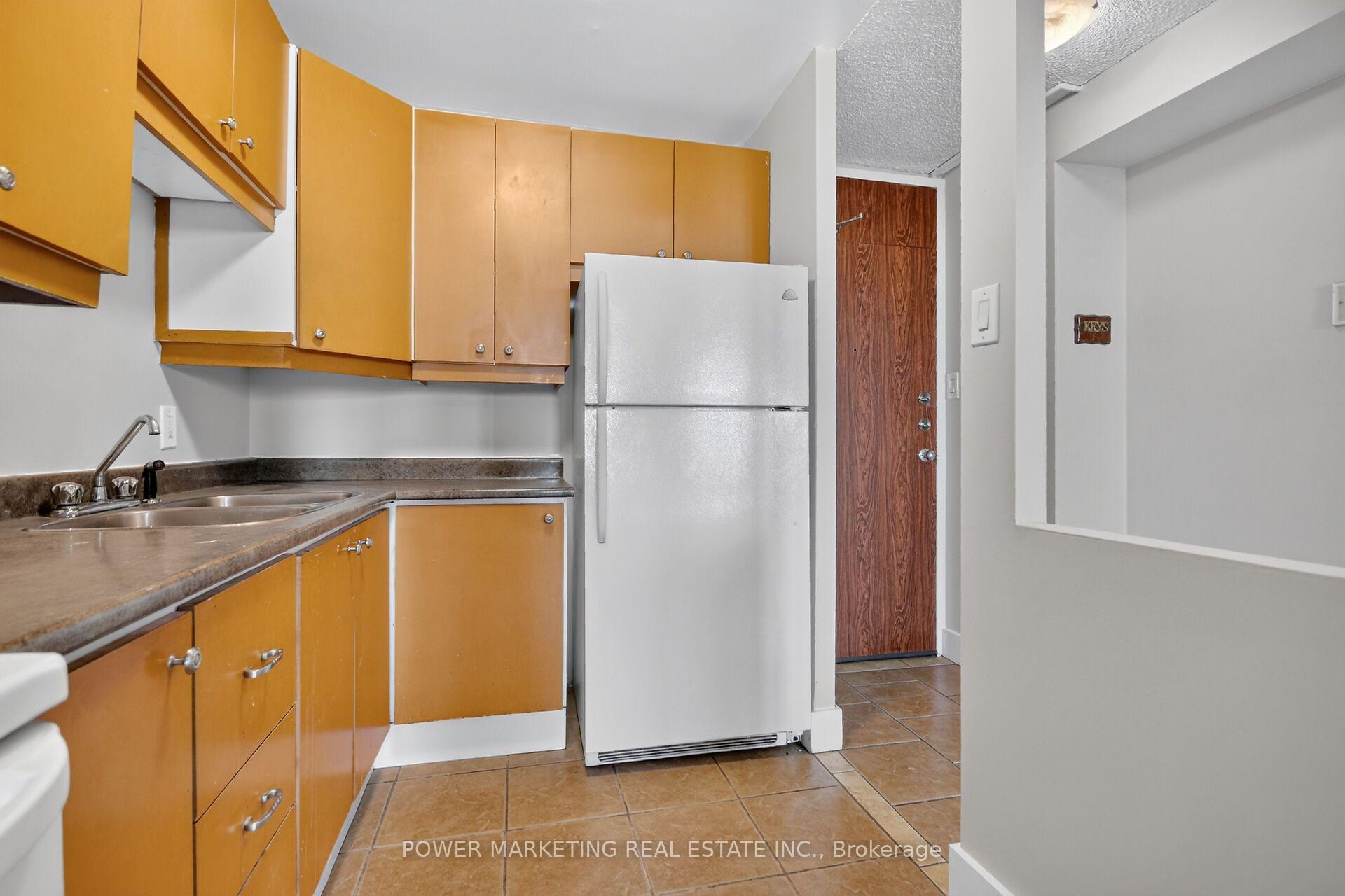 Photo 10 of Unit 810, 2020 Jasmine Crescent, Ottawa, Beacon Hill South — HOMEH
