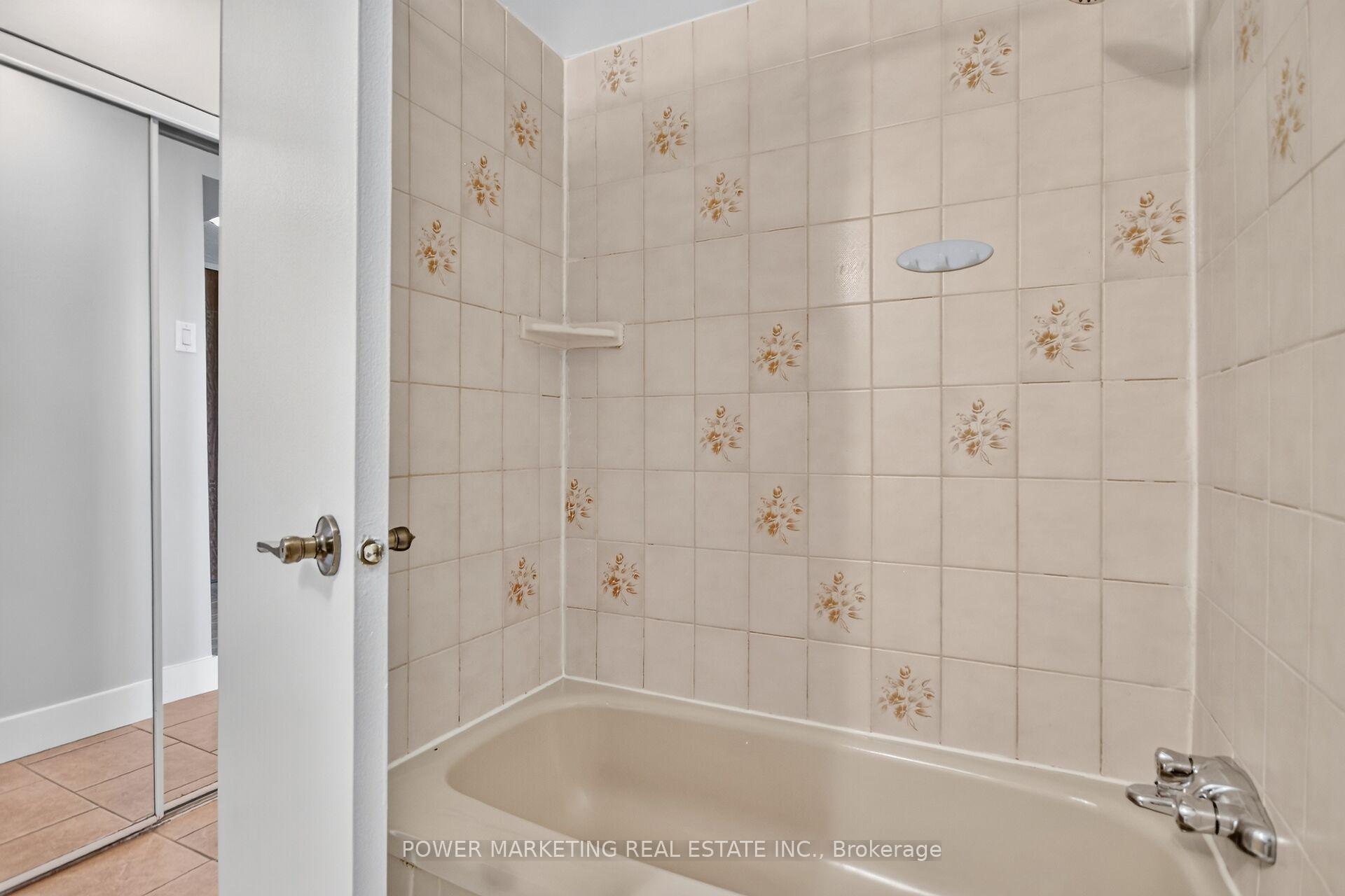 Photo 12 of Unit 810, 2020 Jasmine Crescent, Ottawa, Beacon Hill South — HOMEH
