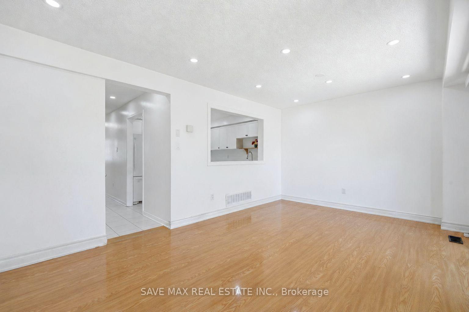 Photo 6 of 39 Caruso Drive, Brampton, Fletcher's West — HOMEH