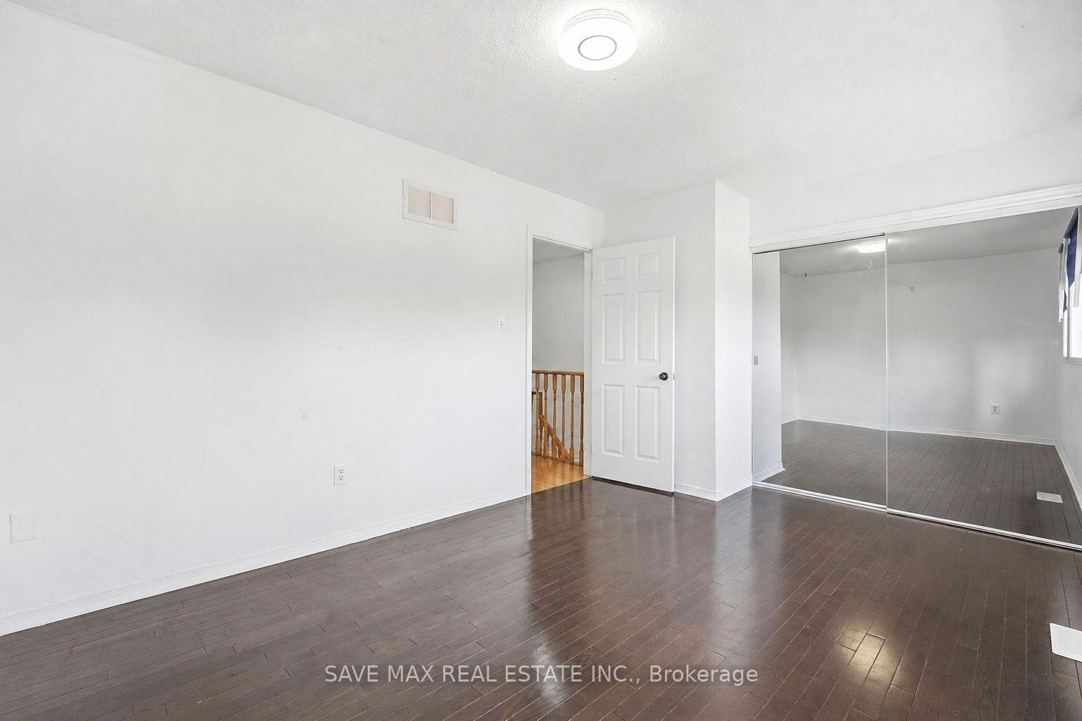 Photo 7 of 39 Caruso Drive, Brampton, Fletcher's West — HOMEH