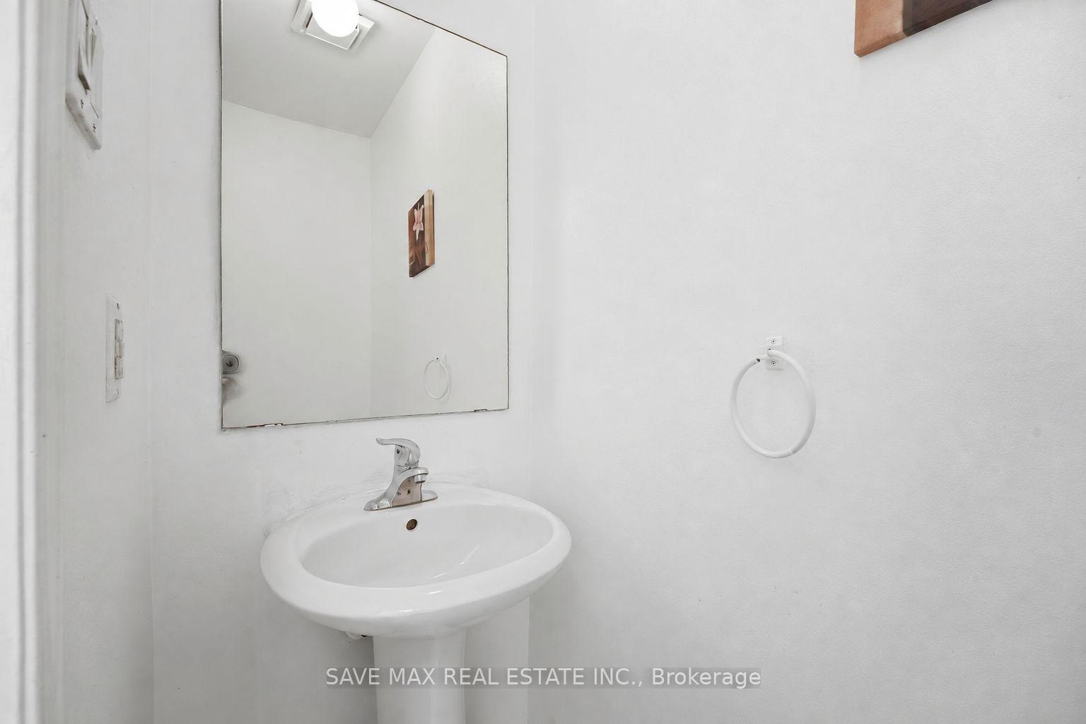 Photo 8 of 39 Caruso Drive, Brampton, Fletcher's West — HOMEH