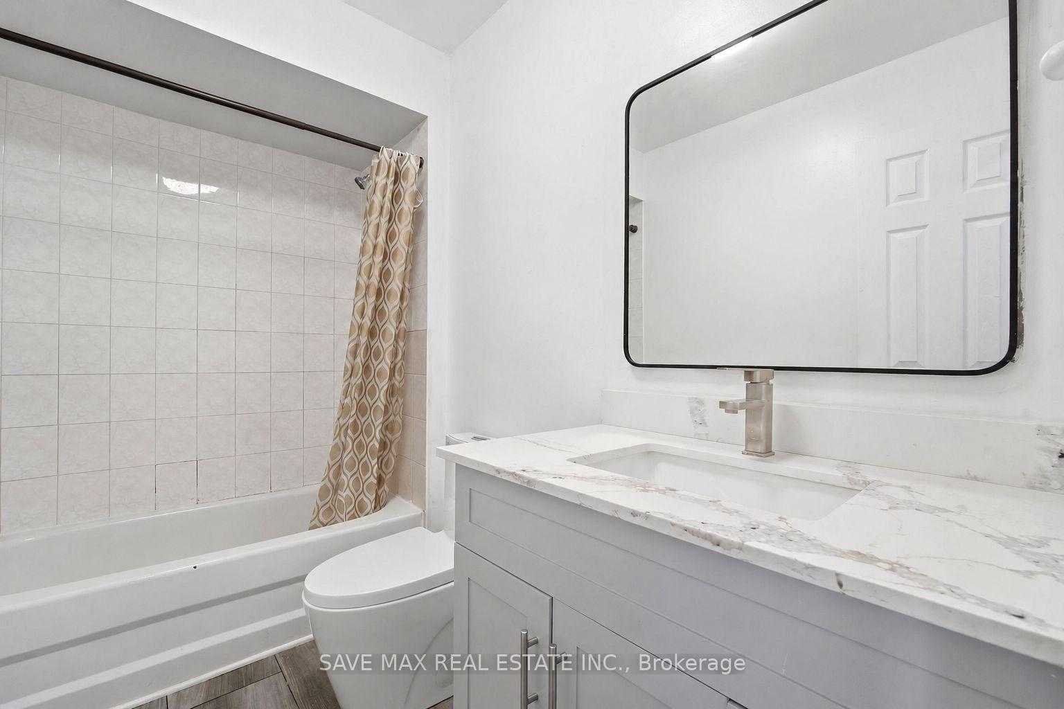 Photo 10 of 39 Caruso Drive, Brampton, Fletcher's West — HOMEH