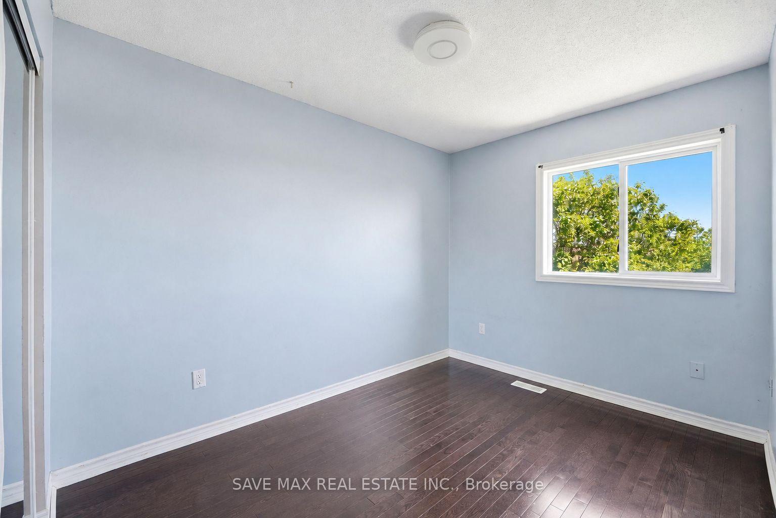 Photo 12 of 39 Caruso Drive, Brampton, Fletcher's West — HOMEH